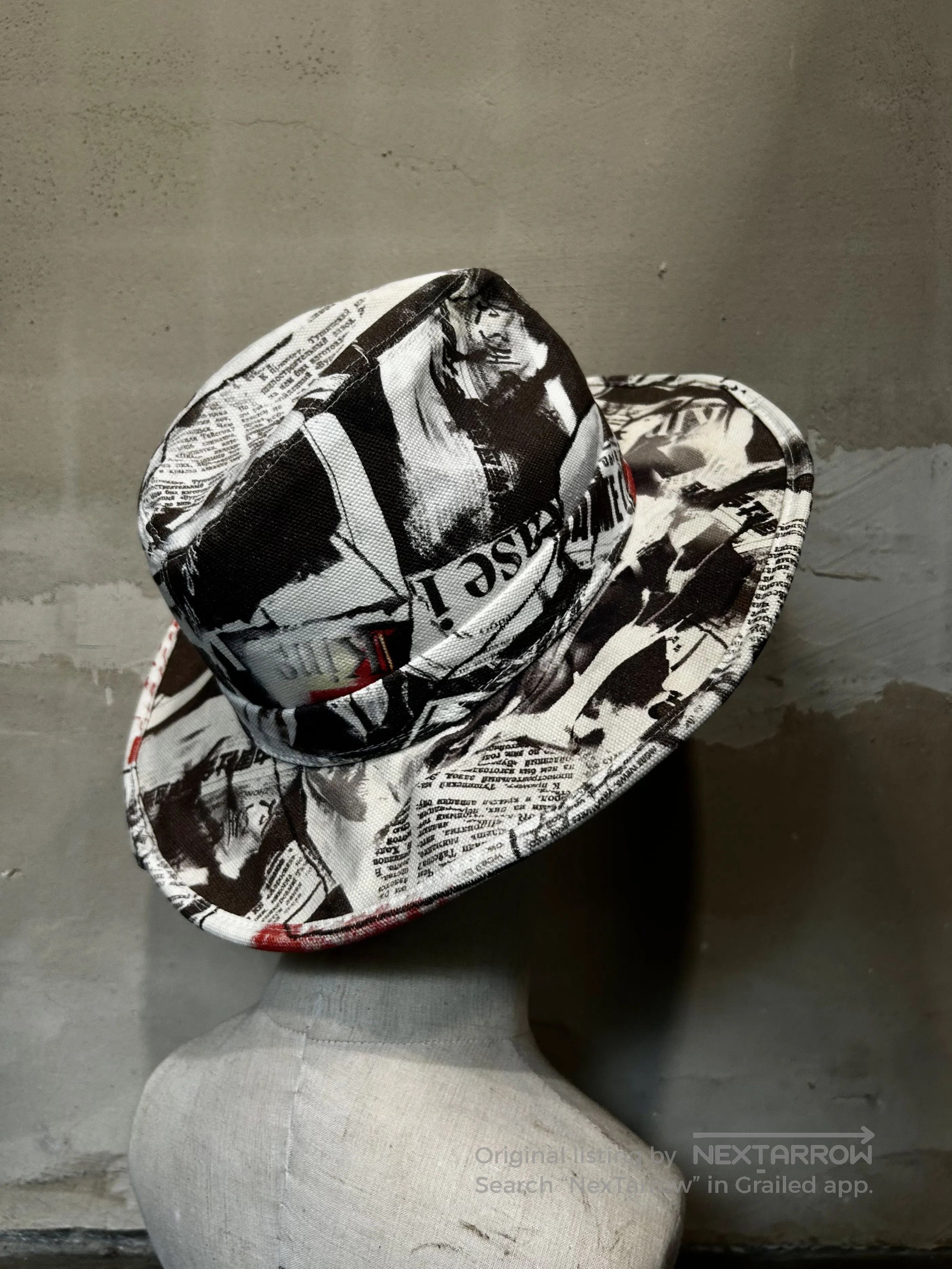 John Galliano John Galliano 00s Newspaper Print Hat. Size ONE SIZE - 6 Thumbnail