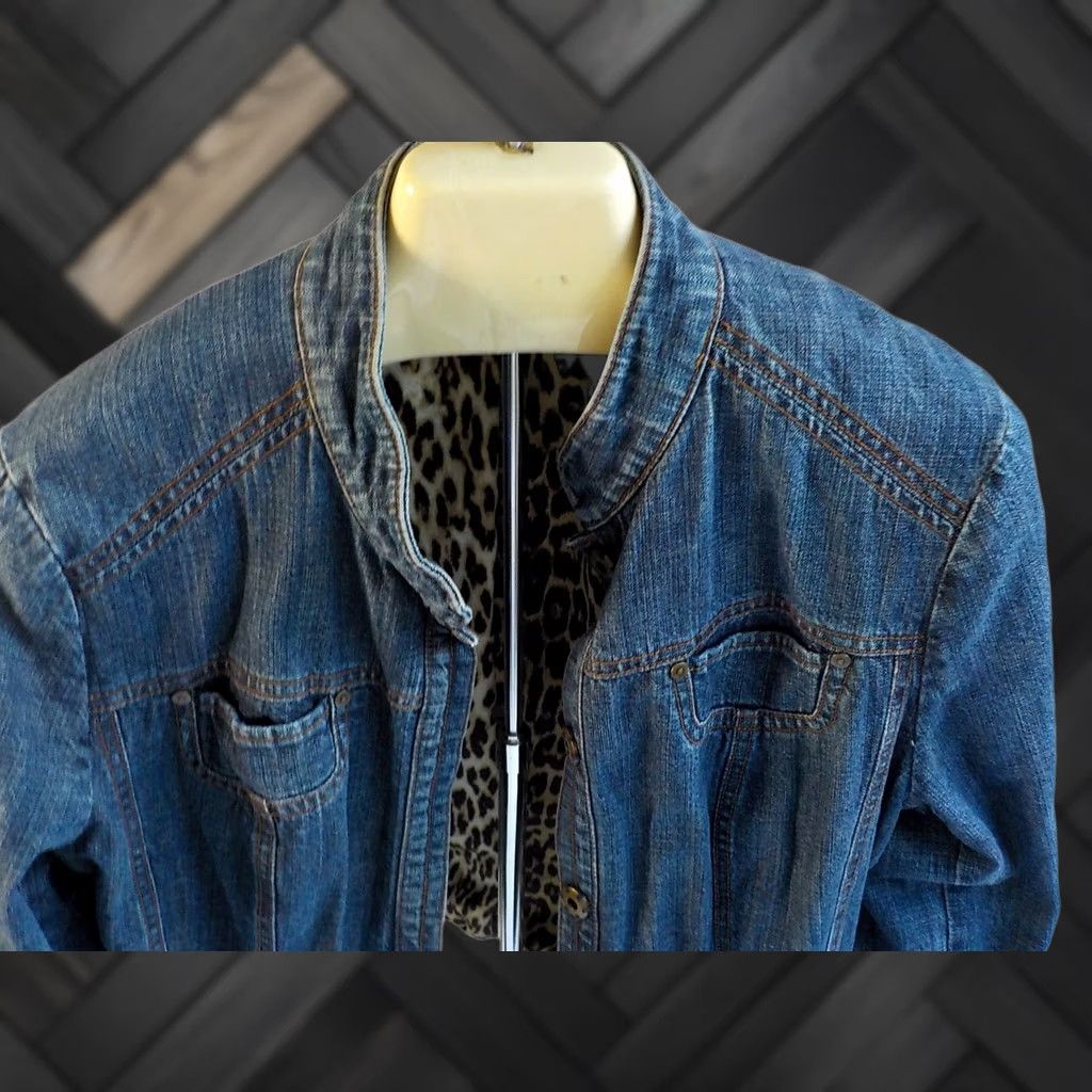 Vintage TAHARI Snap Front Denim Jacket w/Leopard Lining - Blue Denim Cotton, Polyester/Elastane Lining, M/L, Short Length, Chest Pockets, Women, Casual, 90s? Size M / US 6-8 / IT 42-44 - 1 Thumbnail