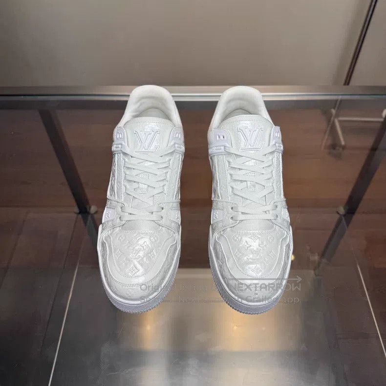 Louis Vuitton Louis Vuitton Trainer 25 new white embossed full print sho Size US 9 / EU 42 - 2 Thumbnail