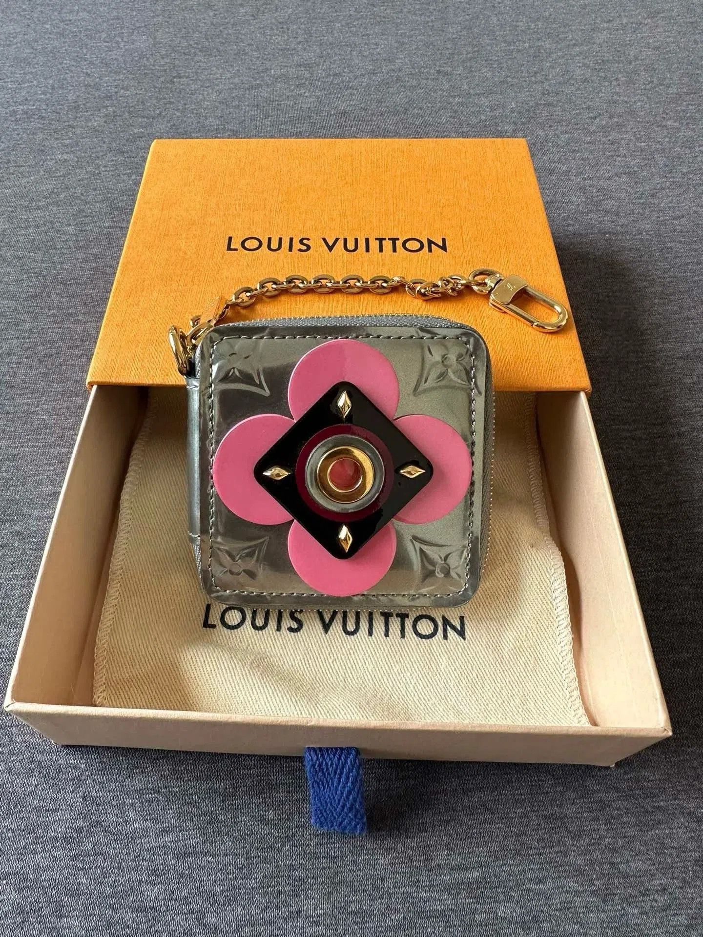 Louis Vuitton LV Limited 3D Flower Coin Purse. Size ONE SIZE - 1 Thumbnail