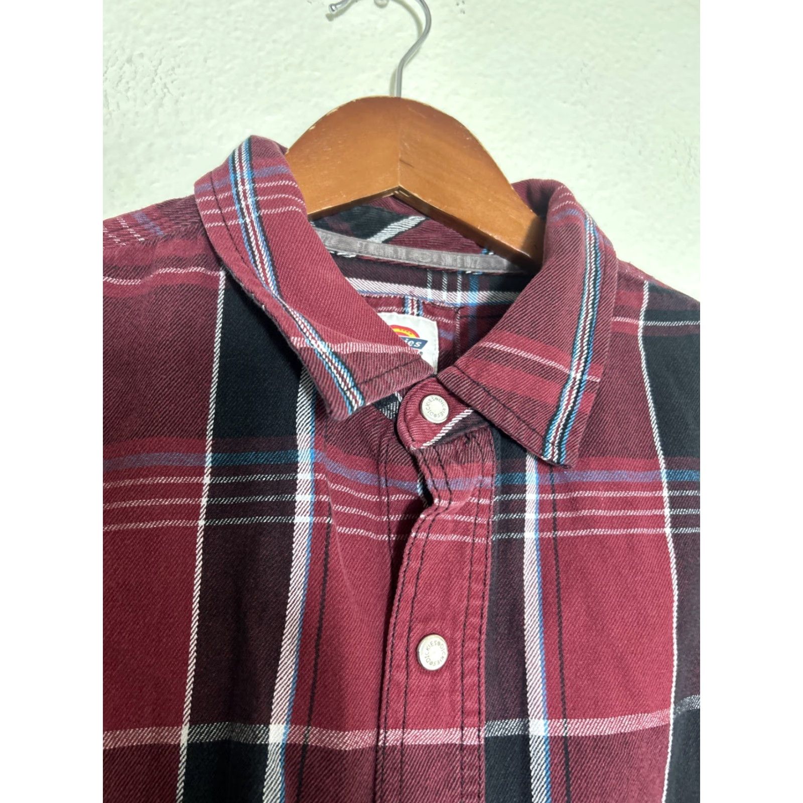 Dickies Dickies Mens XL Long Sleeve Pearl Snap Shirt Burgundy Plaid Flannel Cotton Size US XL / EU 56 / 4 - 7 Thumbnail