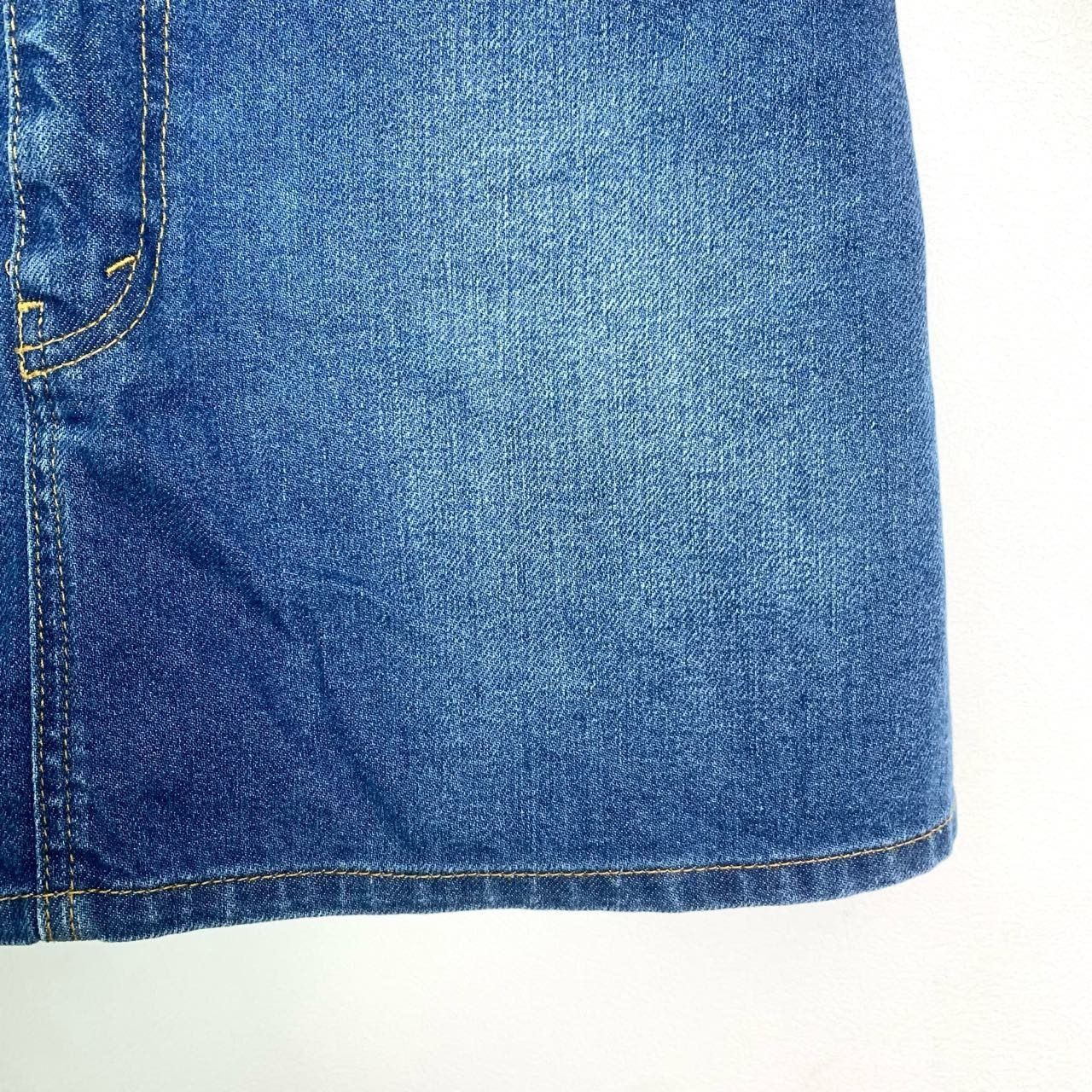 Gucci Gucci Floral Embroidery Denim Skirt Blue Size 42 Made In Ita Size 42" / US 20 - 4 Thumbnail