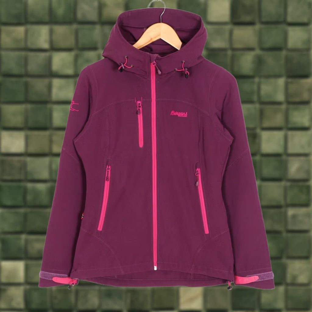 Vintage BERGANS OF NORWAY KJERAG LADY Soft Shell Hooded Jacket Women Size S Purple Hooded All Seasons Regular Jacket Mens Womens Size S / US 4 / IT 40 - 1 Thumbnail