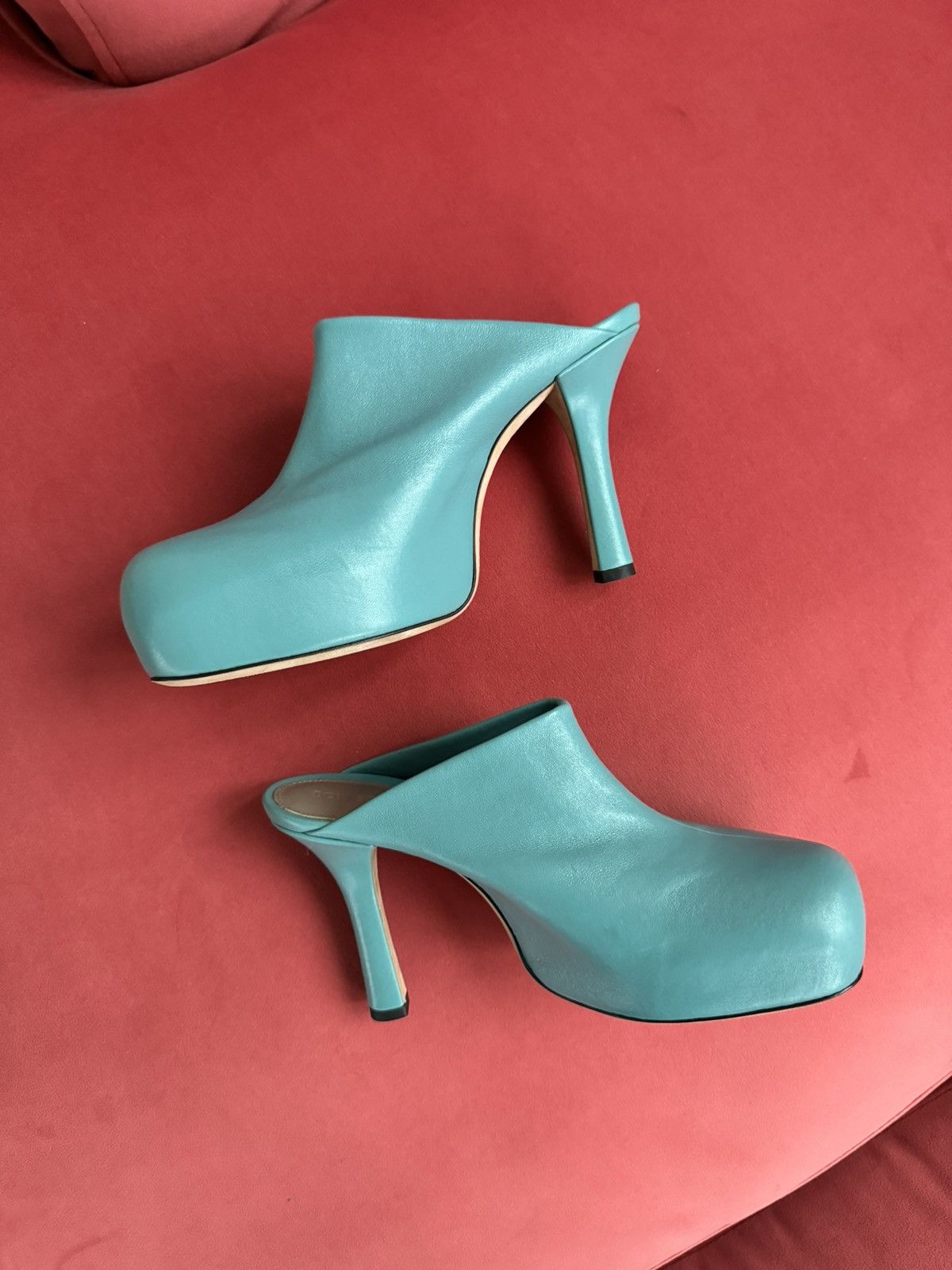 Bottega Veneta Bottega Veneta pastel blue mules lambskin, size 37 It Size US 7 / IT 37 - 5 Thumbnail