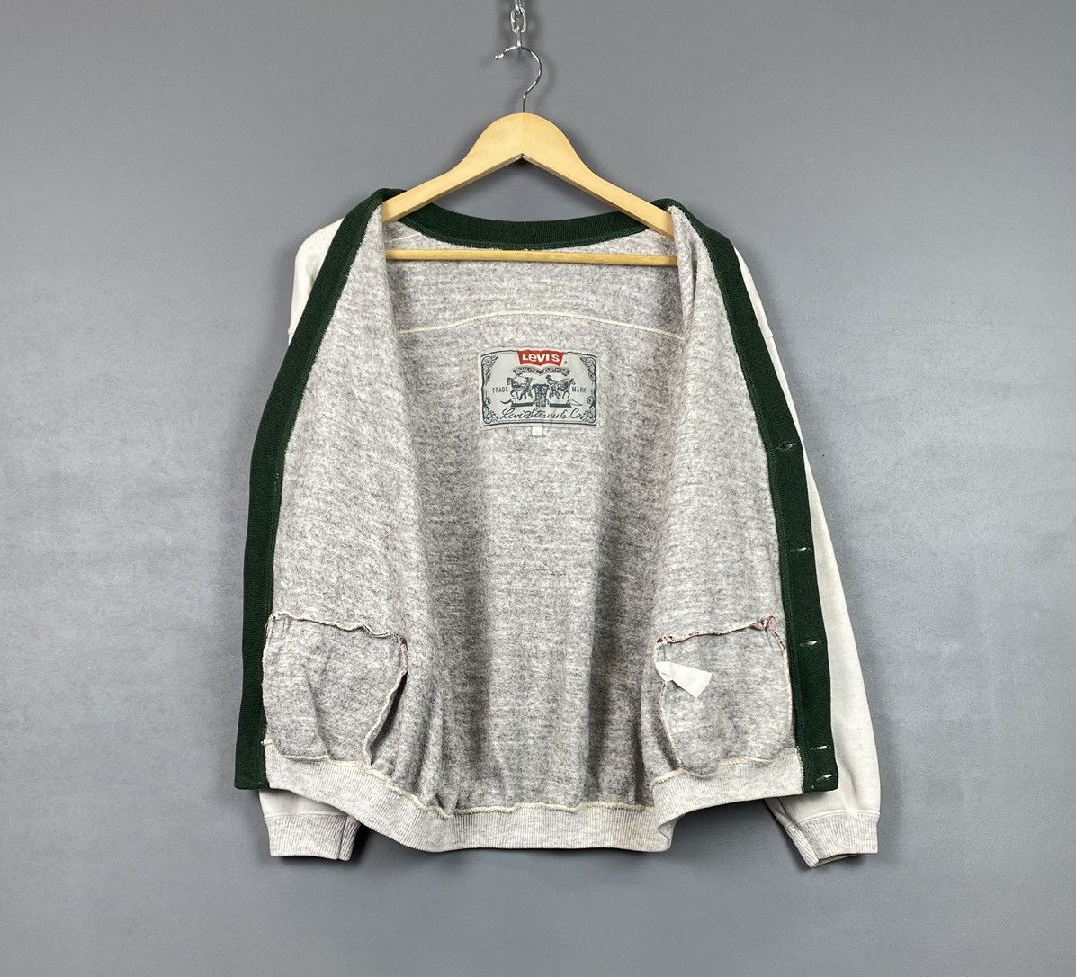 Levi's Vintage 80’s Levi’s Cardigan V-Neck Men’s Size S White Top Size US S / EU 44-46 / 1 - 7 Thumbnail