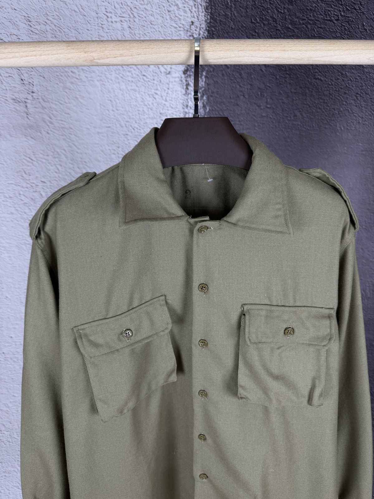 Vintage Vintage 70s Military Utility olive green long sleeve shirt Size US L / EU 52-54 / 3 - 8 Thumbnail