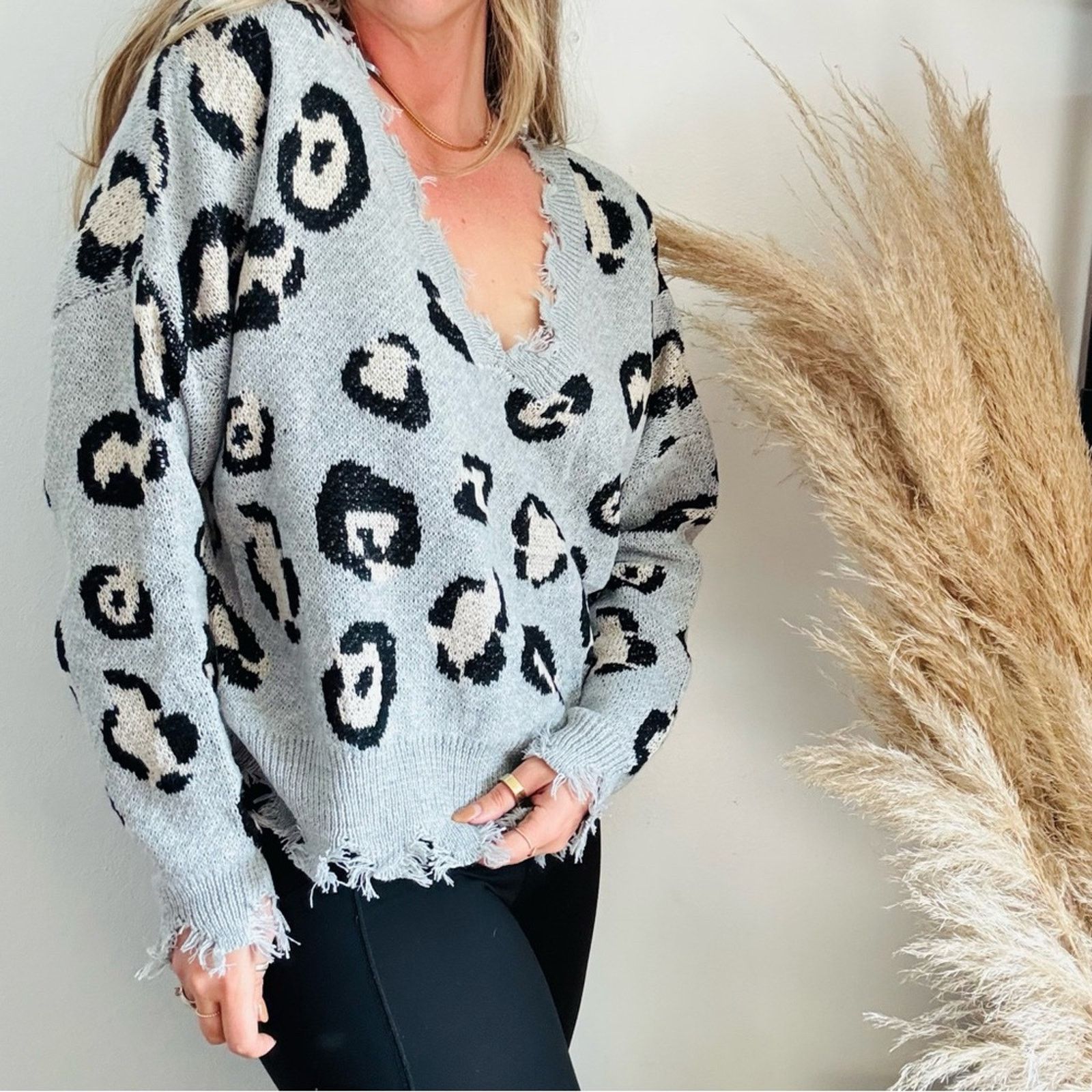 Nordstrom NEW MIRACLE Grey Distress Animal Fringe $85 Pullover Sweater Size M / US 6-8 / IT 42-44 - 6 Thumbnail