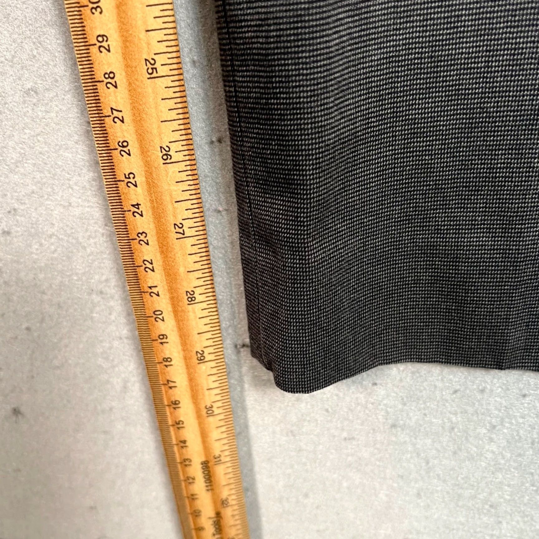 Banana Republic Banana Republic Mens Pants Slim Fit 32 x 32 Gray 100% Cotton Non-Iron Dress Pants Mens Slim Gray Banana Republic 32x32 Vintage: No | Formal Size US 32 / EU 48 - 7 Thumbnail