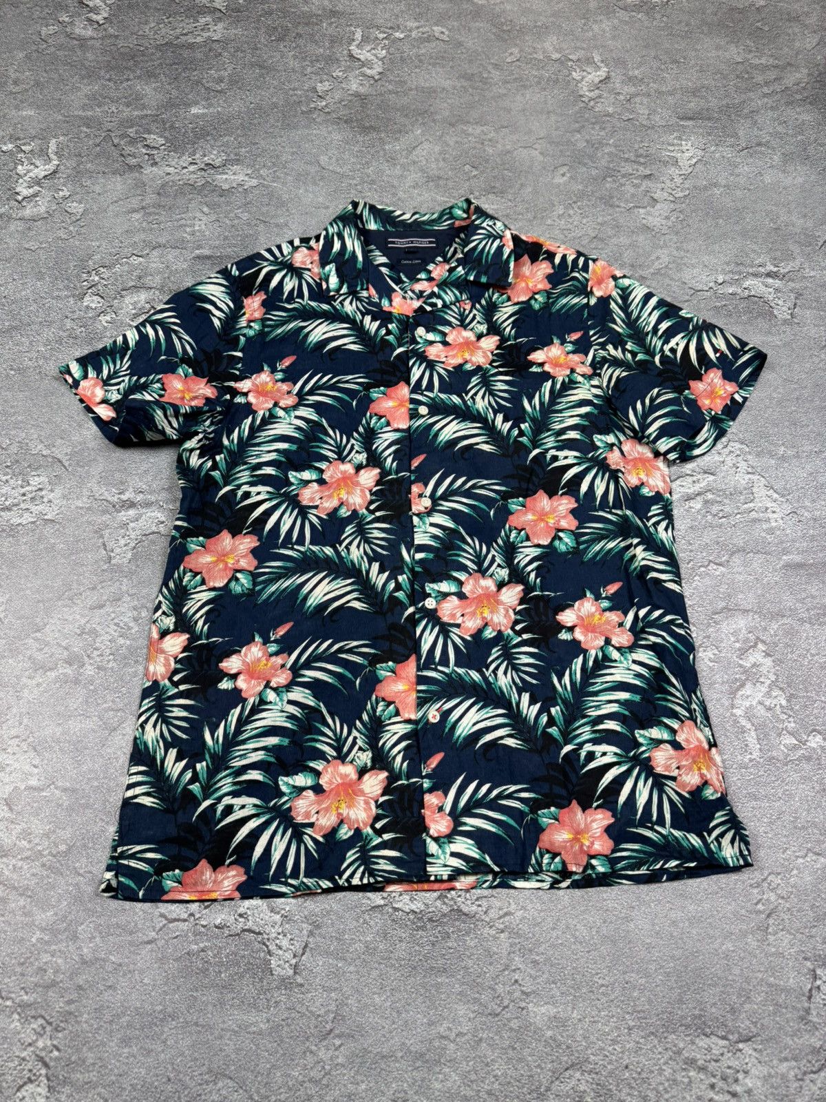 Tommy Hilfiger Tommy Hilfiger Hawaii Short Sleeve Shirt Size L Streetwear Size US L / EU 52-54 / 3 - 2 Thumbnail