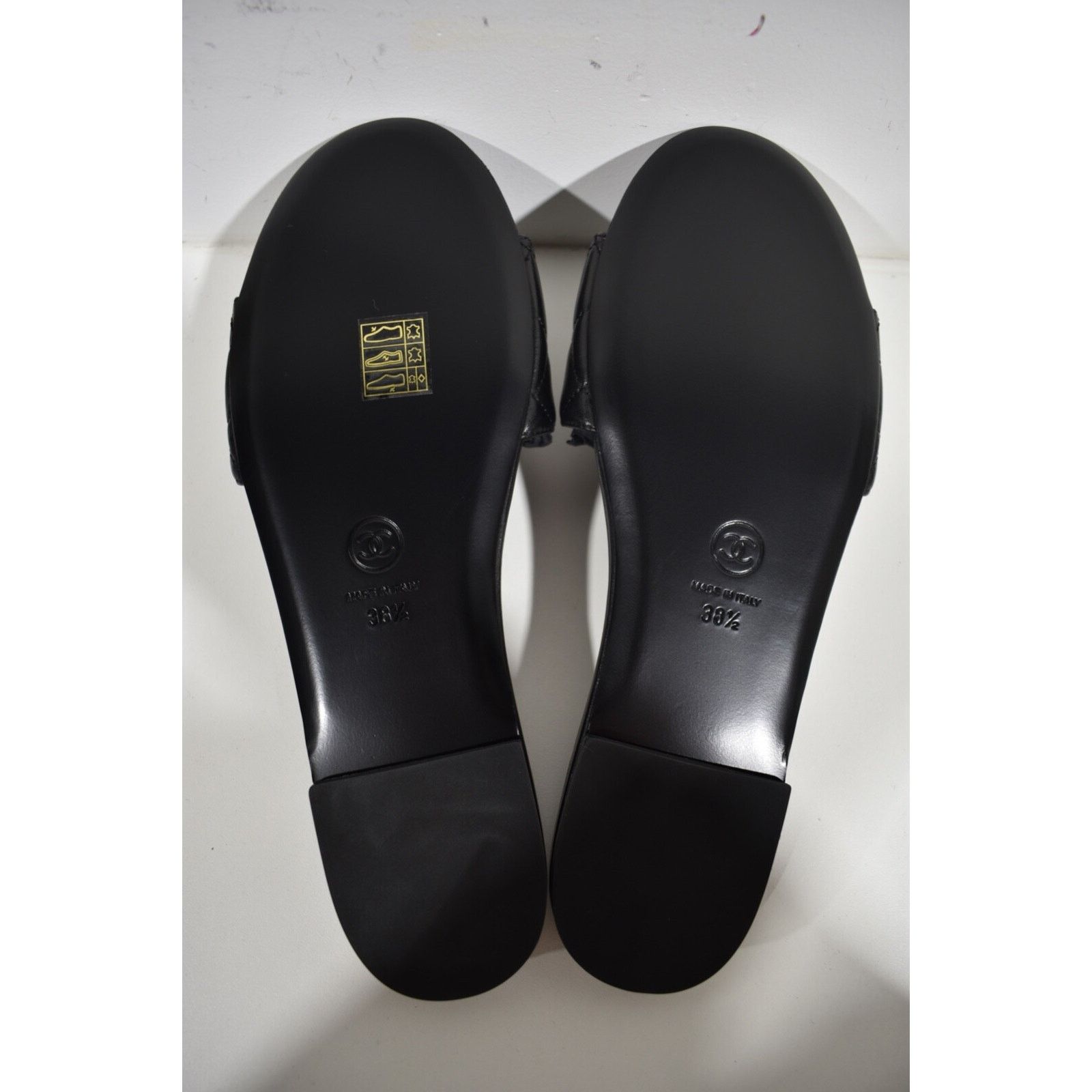 Chanel Chanel 23P Black Chain Gold CC Logo Quilted Mules Slide Size US 8.5 / IT 38.5 - 12 Thumbnail