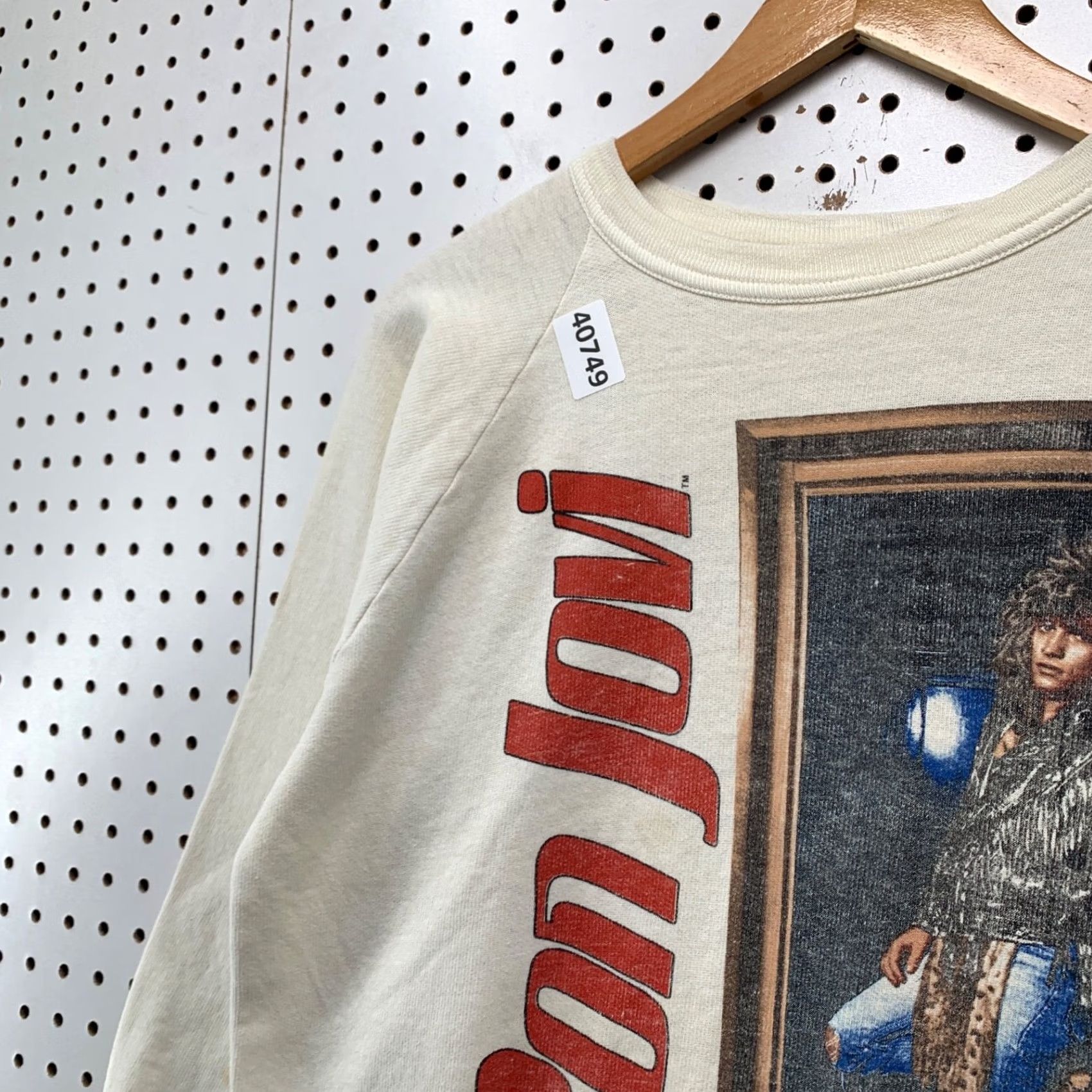 Vintage VINTAGE Bon Jovi Slippery When Wet Crewneck Sweatshirt Mens M White 80s Music Band Size US M / EU 48-50 / 2 - 5 Thumbnail