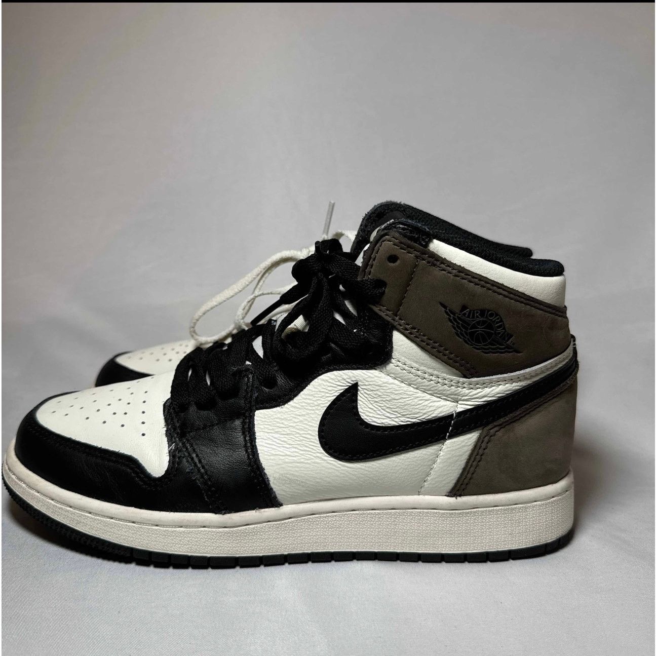 Jordan Brand × Nike Size 7 Air Jordan 1 Retro High OG GS Dark Mocha Men's Shoes Size US 7 / EU 40 - 8 Thumbnail