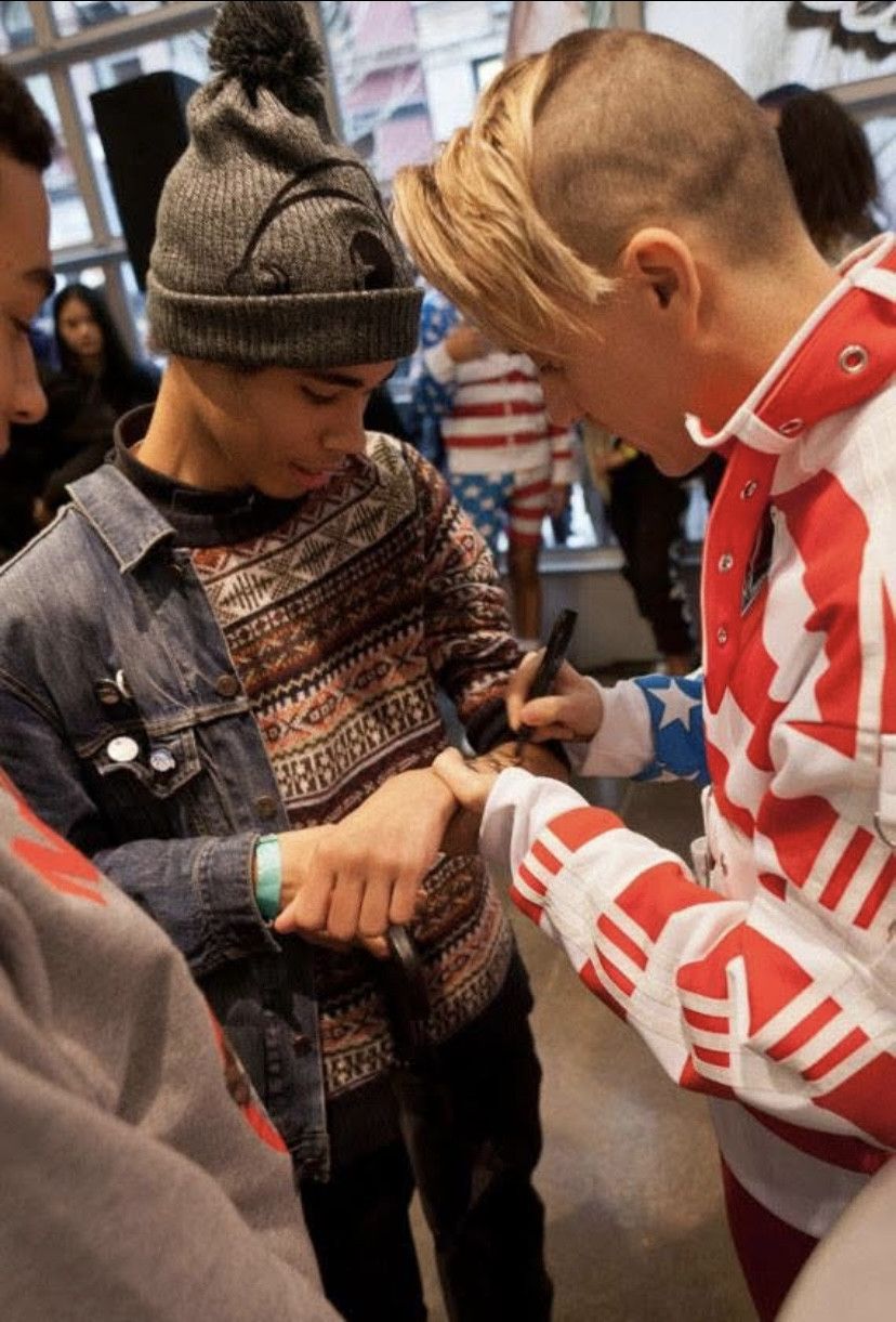 Adidas × Jeremy Scott AUTOGRAPHED JRMY SCTT x ADIDAS Snkrs ⊛ DNM BLU ⊛ Gntly Wrn Size US 10.5 / EU 43-44 - 8 Thumbnail