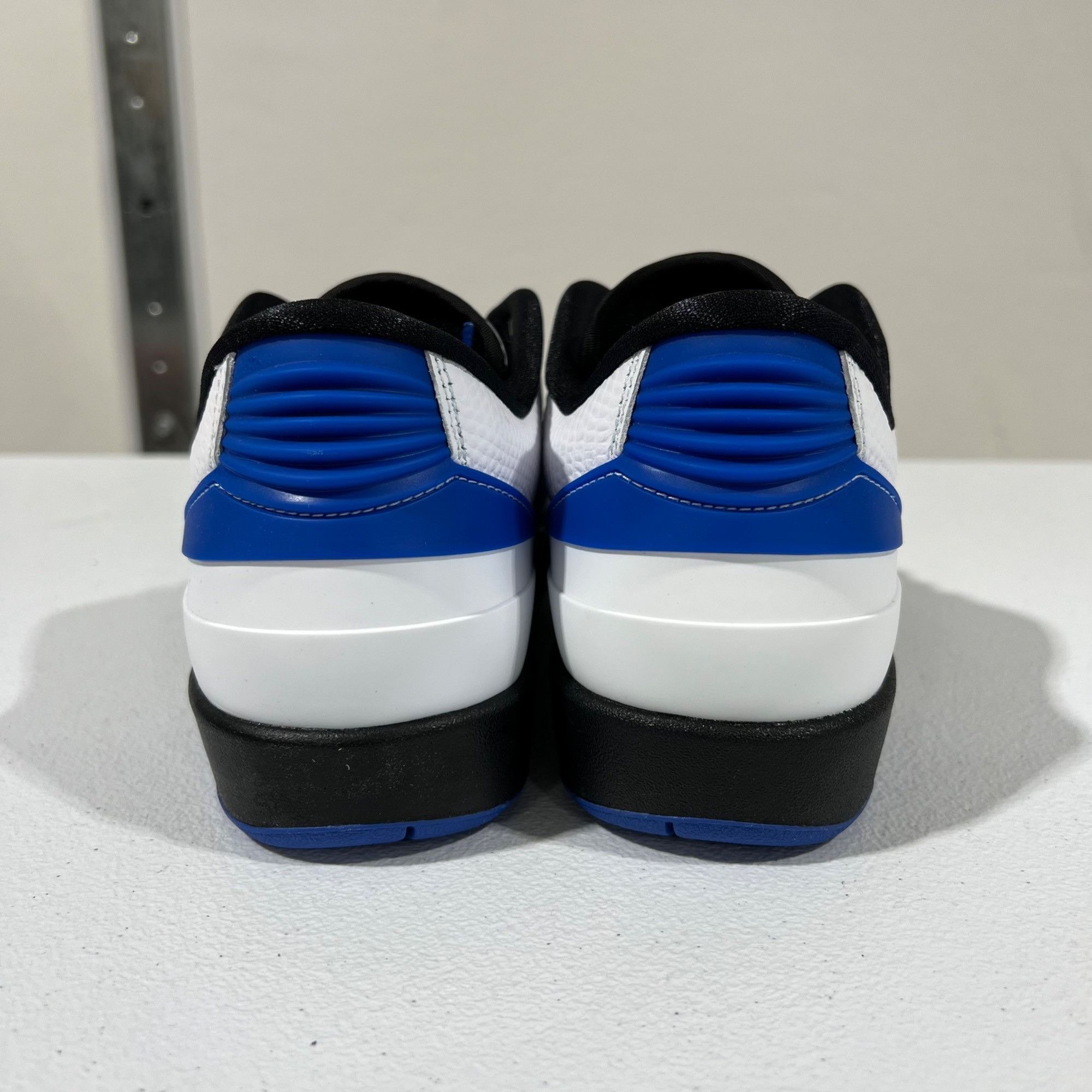 Jordan Brand NIB NIKE WOMENS AIR JORDAN 2 RETRO LOW VARSITY ROYAL SZ 6 Size US 6 / IT 36 - 4 Thumbnail
