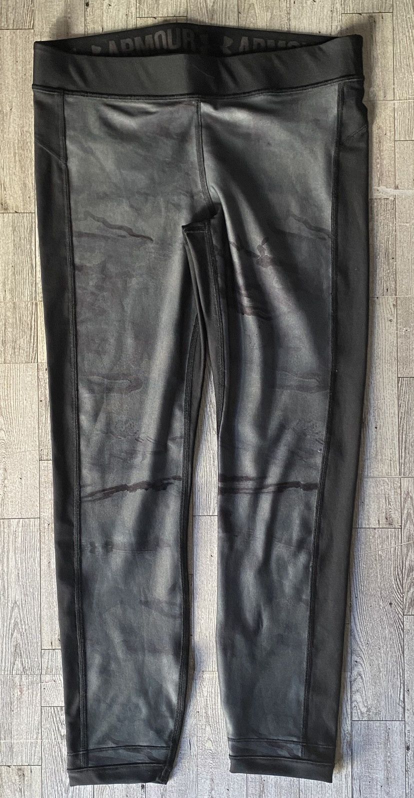 Under Armour UA, Retro, Camouflage Print, Low Rise Cropped/Ankle Leggings Size 28" / US 6 / IT 42 - 3 Thumbnail
