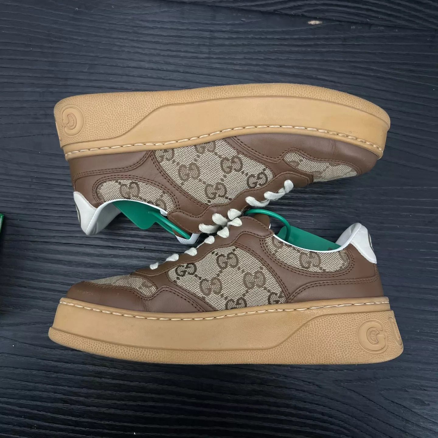 Gucci Gucci Brown Biscuit Sneaker EU 35.5 Size US 5 / IT 35 - 2 Thumbnail