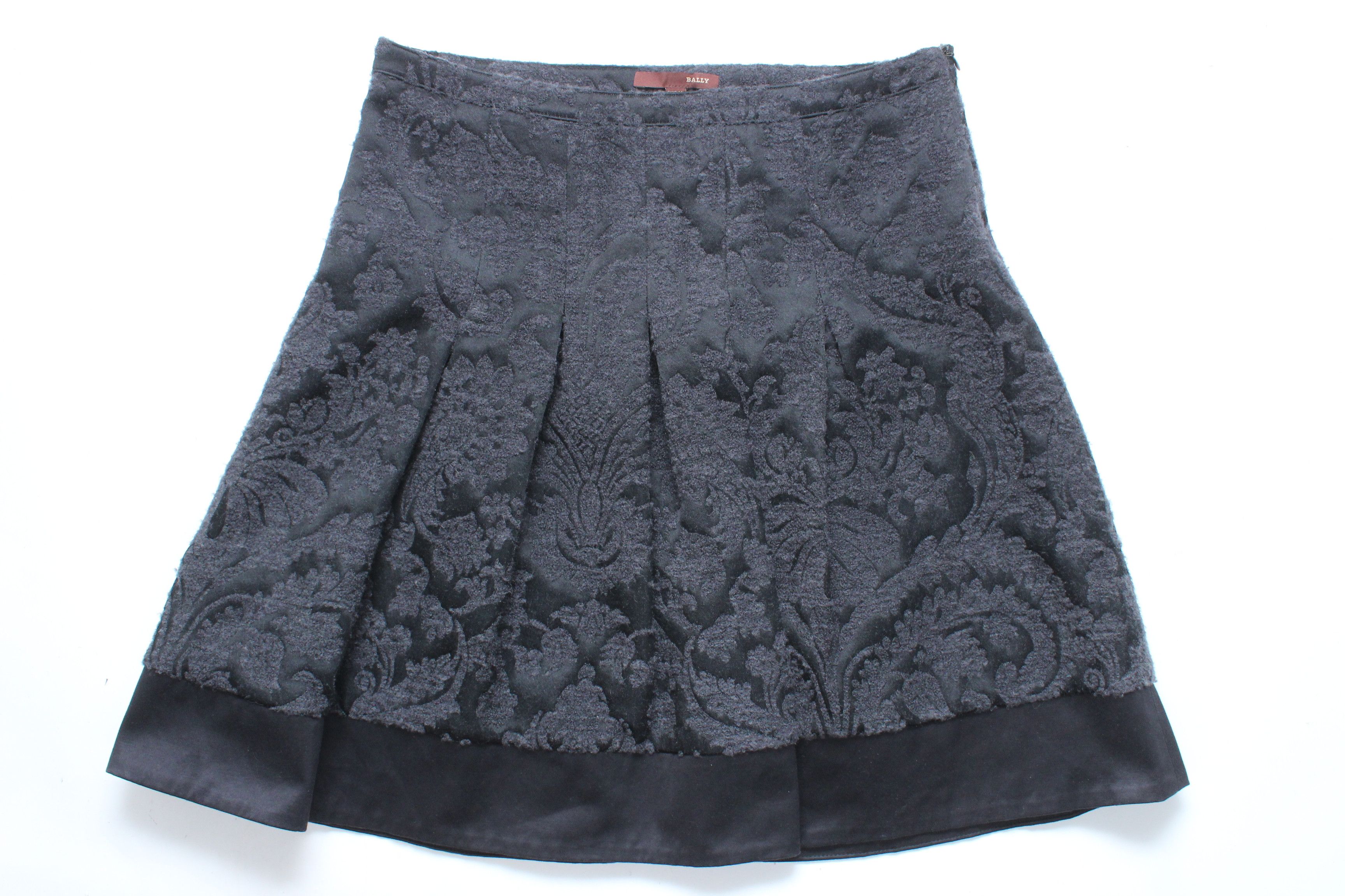 Bally Bally Skirt Wool Size US8 Authentic Hype Rare Vintage Size 30" / US 8 / IT 44 - 4 Thumbnail