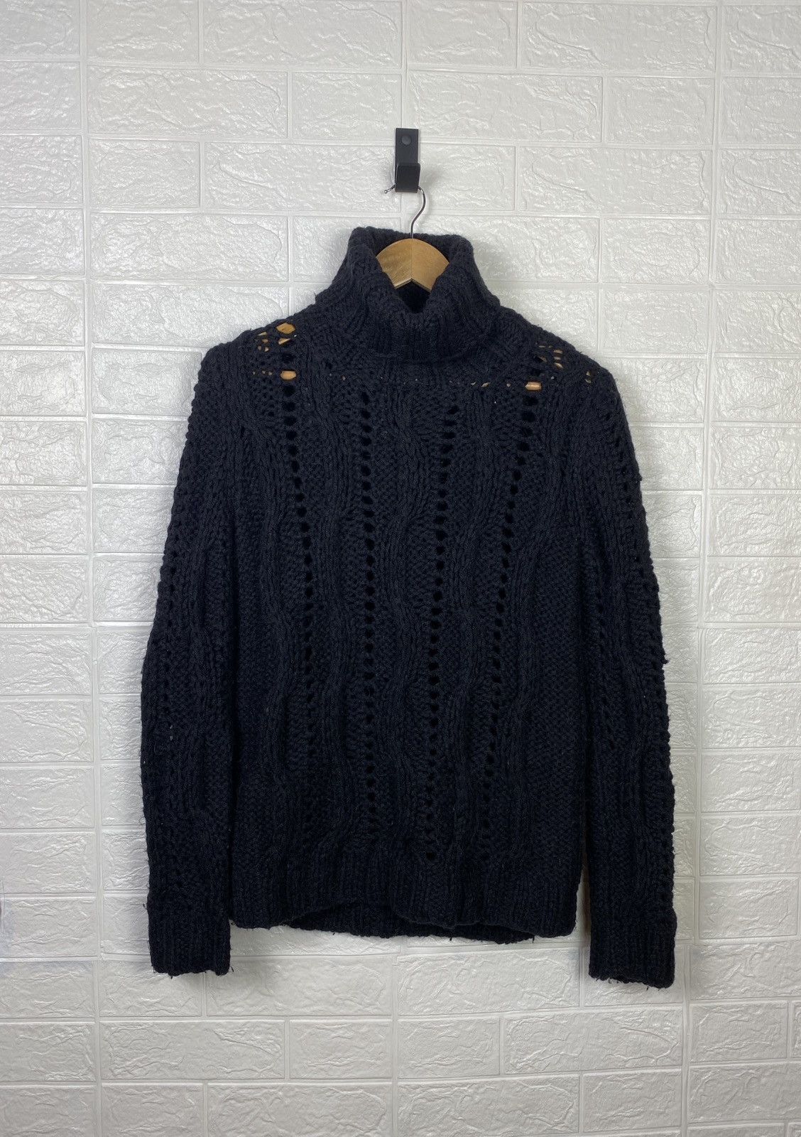 Dolce & Gabbana DOLCE & GABBANA WOOL CABLE KNIT TURTLE NECK SIZE L Size L / US 10 / IT 46 - 1 Thumbnail