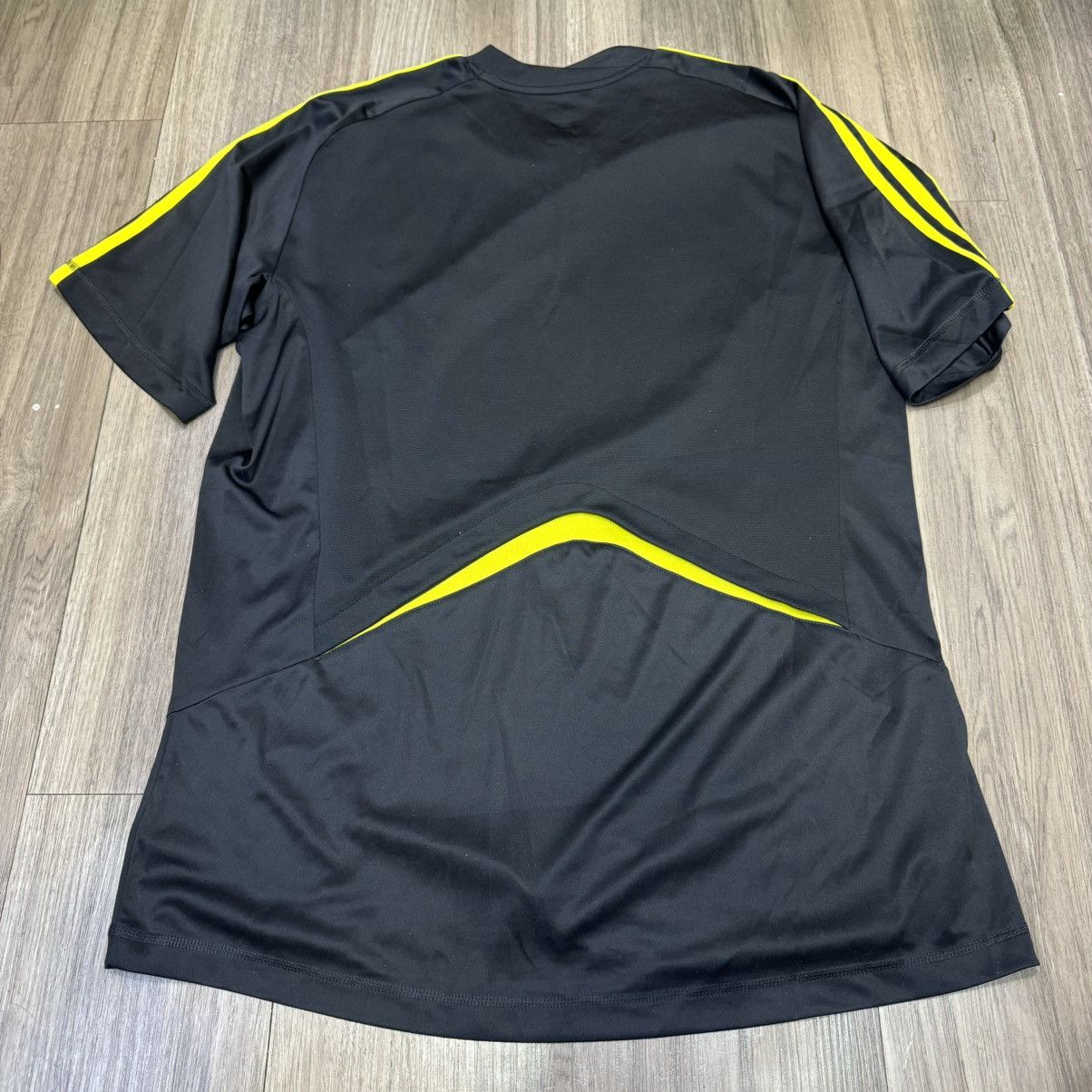 Adidas Liverpool 10/11 training shirt Size US XL / EU 56 / 4 - 2 Thumbnail