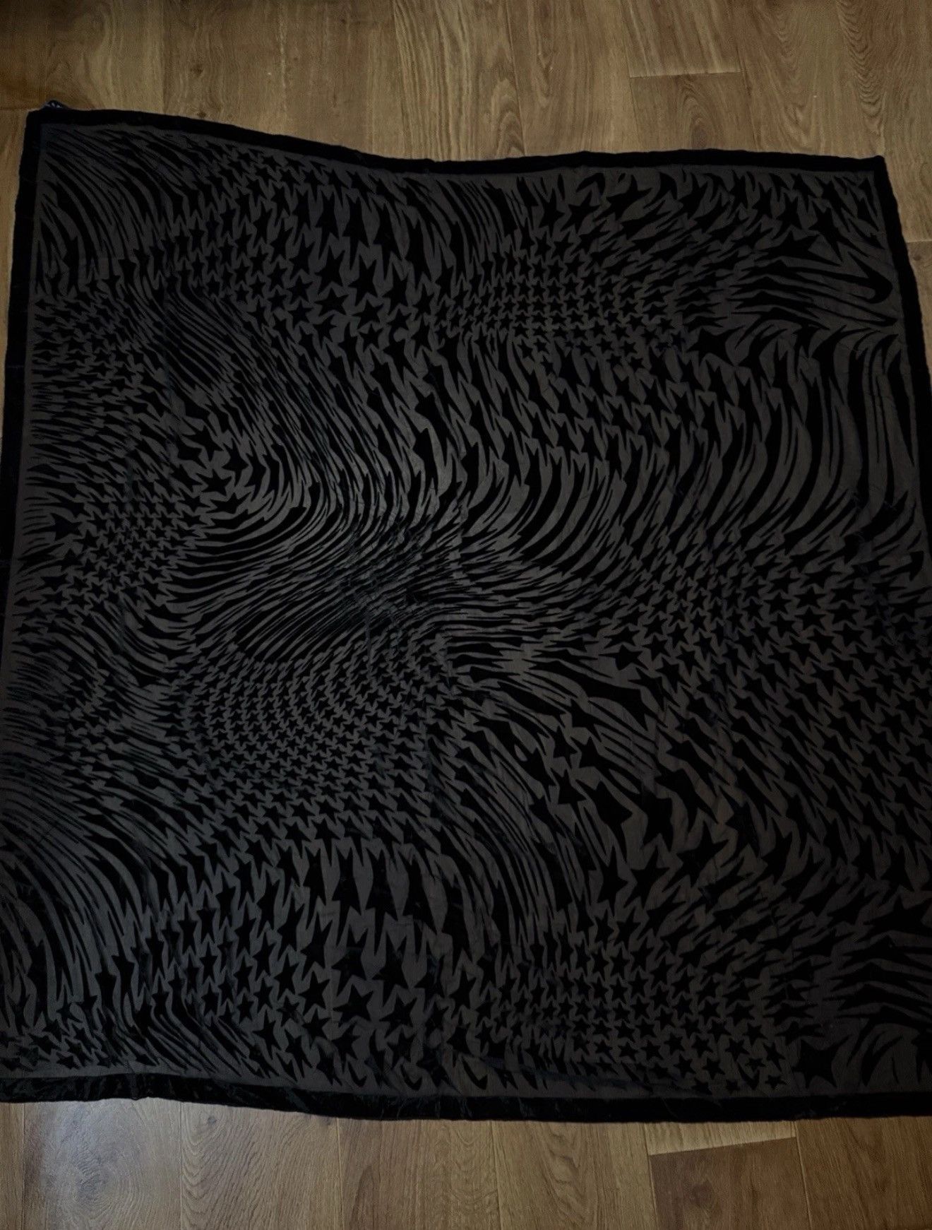 H&M × Mugler Mugler x H&M Silk Blend Scarf Star Swirling Black One Size Size ONE SIZE - 6 Thumbnail