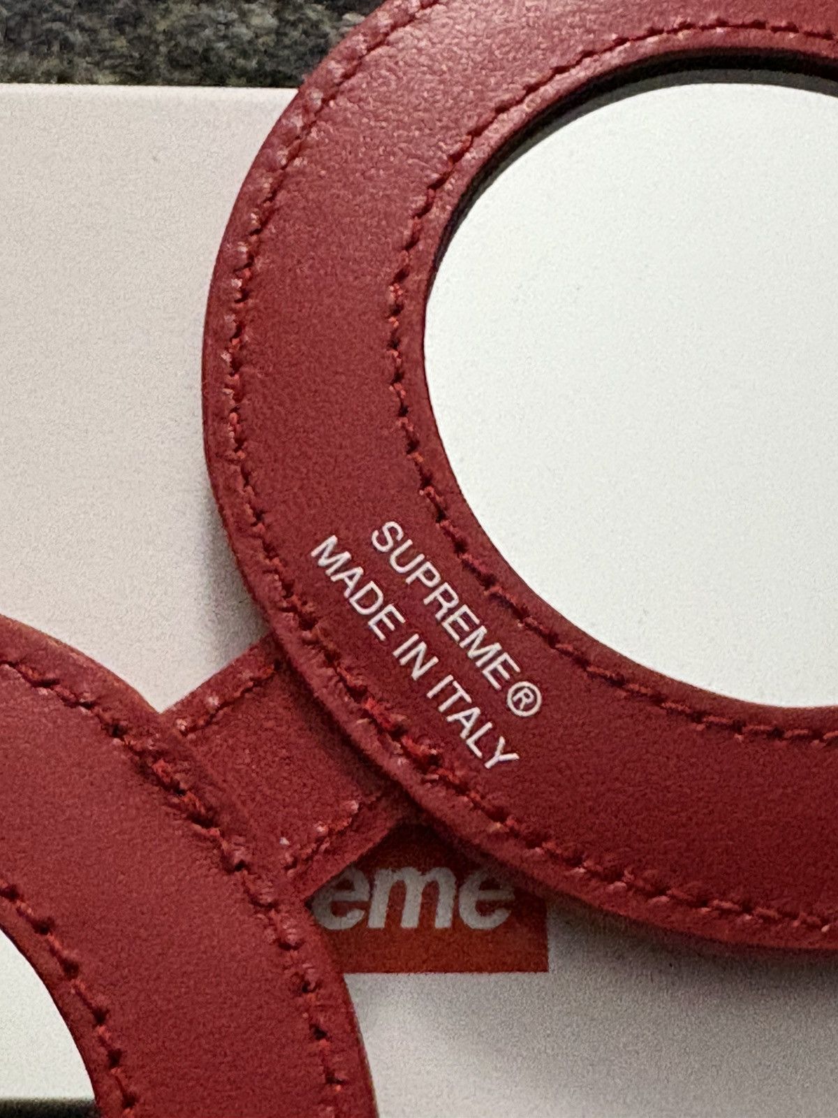 Supreme Supreme Fuck Em Leather Pocket Mirror Red Size ONE SIZE - 4 Thumbnail