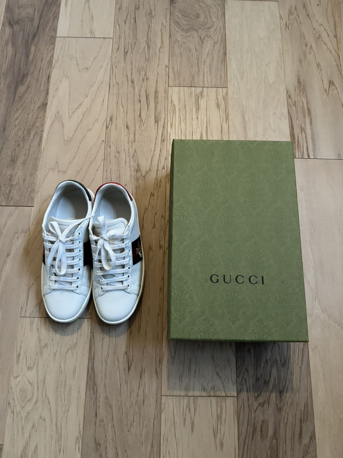Gucci Gucci bee sneakers Size US 6 / IT 36 - 2 Thumbnail