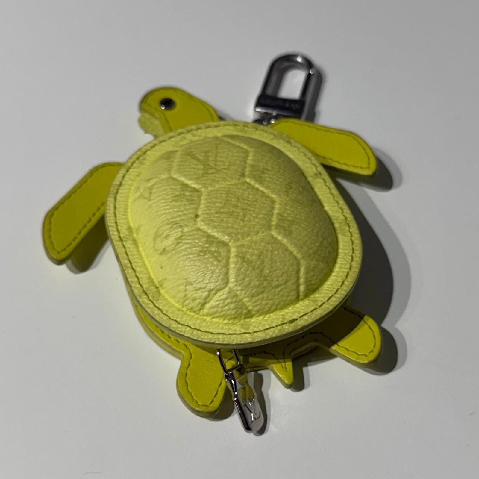 Louis Vuitton Louis Vuitton Leather Turtle Bag Charm Size ONE SIZE - 3 Thumbnail
