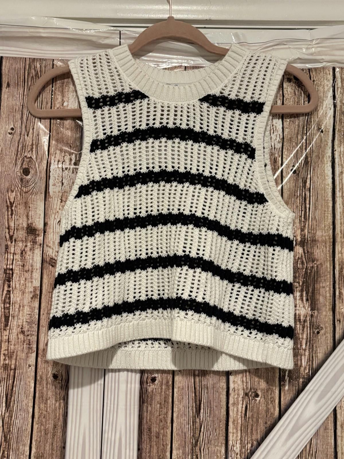 Hollister Womens Hollister white/blue knitted tank/vest sz M #310 Size M / US 6-8 / IT 42-44 - 1 Thumbnail