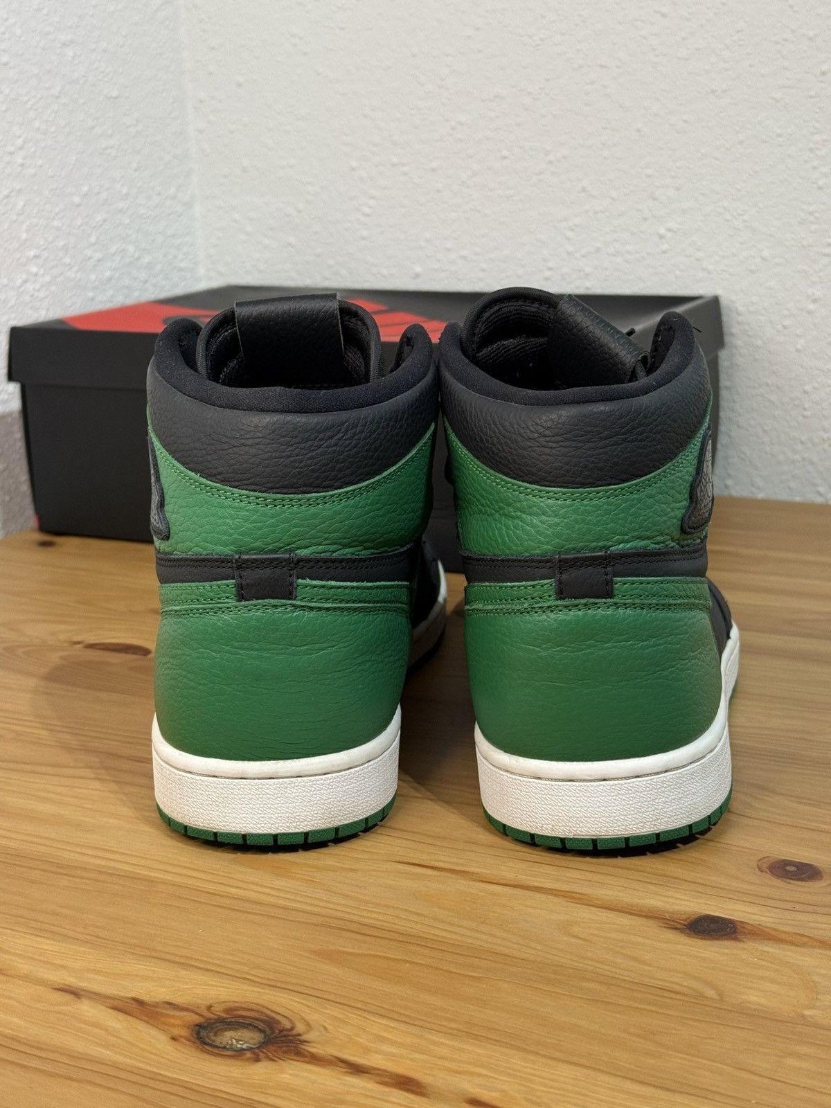 Jordan Brand × Nike Nike Air Jordan 1 Retro High Pine Green Black Size US 11 / EU 44 - 3 Thumbnail