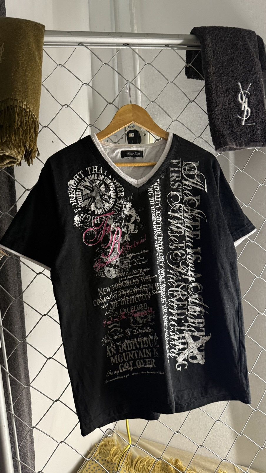 Hysteric Glamour Y2K TimeStep Gothic Wording V neck Tshirt Size L / US 10 / IT 46 - 2 Thumbnail