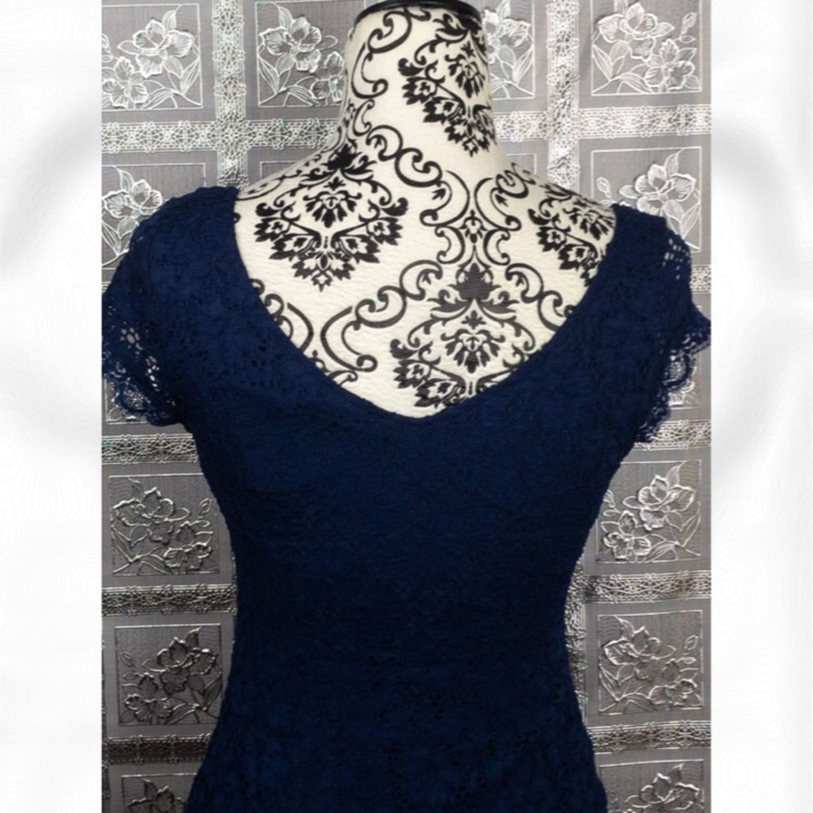 Forever 21 NWT Forever 21 Navy Blue Floral Lace Dress Size M Size M / US 6-8 / IT 42-44 - 6 Thumbnail