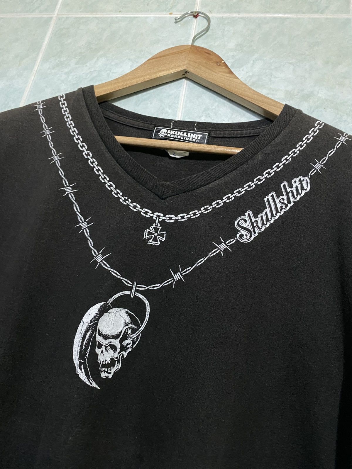 20471120 × Japanese Brand × Vintage VINTAGE SKULLSHIT CROSS CHAINS V COLLAR JAPAN TSHIRT Size US L / EU 52-54 / 3 - 2 Thumbnail