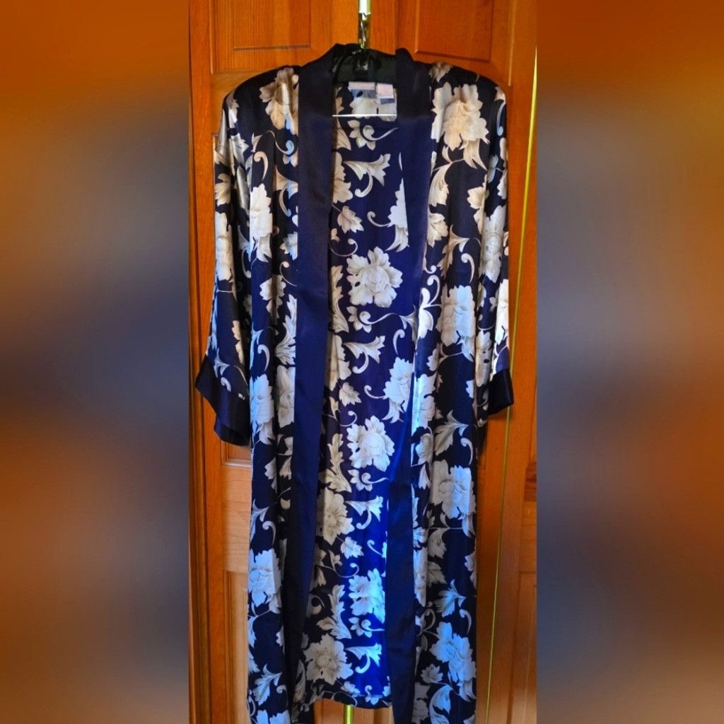 The Unbranded Brand Adonna Vintage Like New 3 Piece Pajama Set Size ONE SIZE - 3 Thumbnail