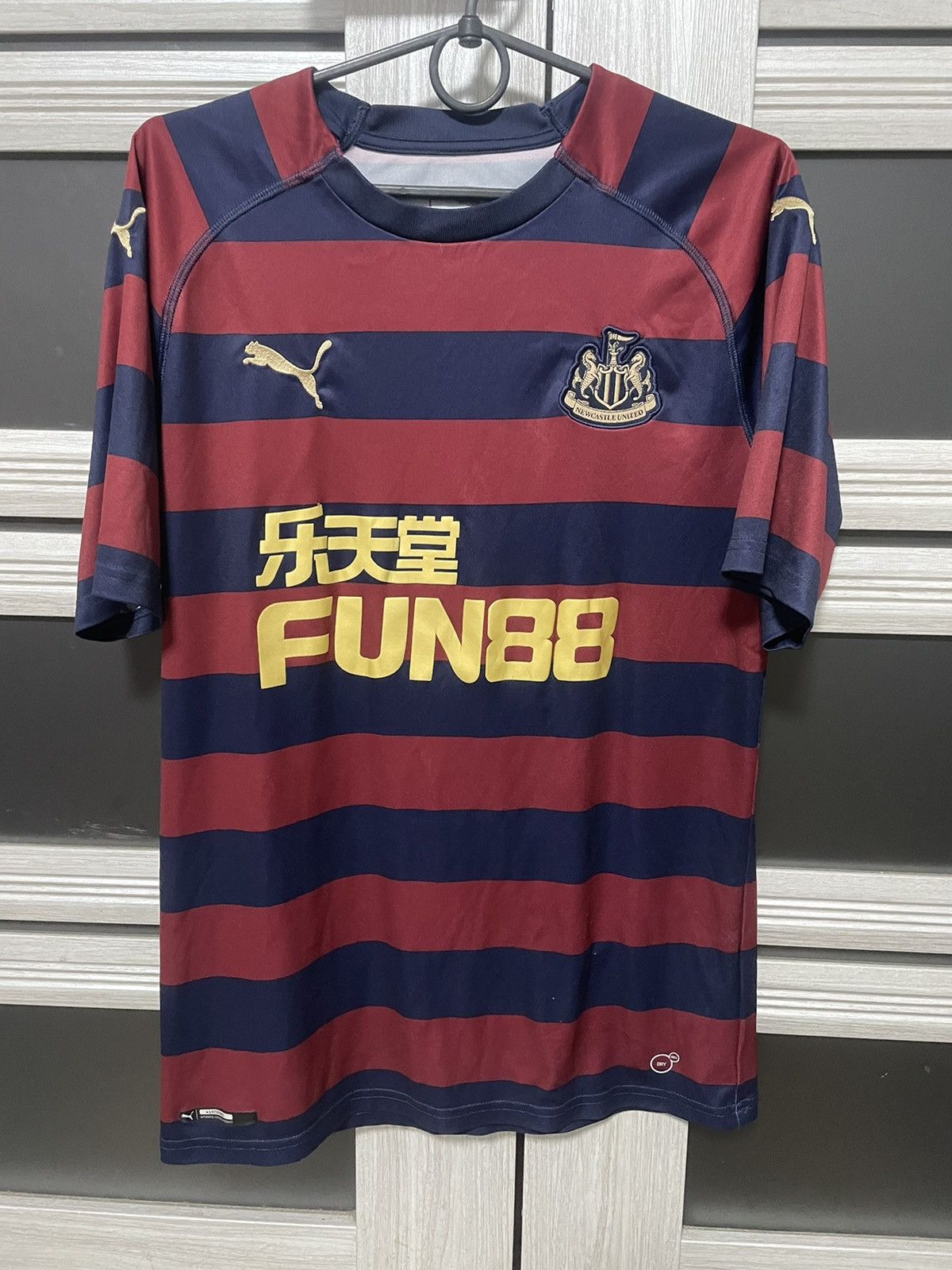 Puma Rare Soccer Jersey Newcastle United x Puma 2018 Size US M / EU 48-50 / 2 - 1 Thumbnail