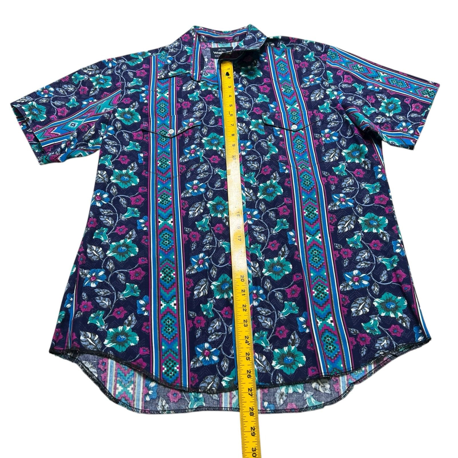 Wrangler Vintage Wrangler Western Shirt Floral Aztec Stripe size L Size US L / EU 52-54 / 3 - 5 Thumbnail