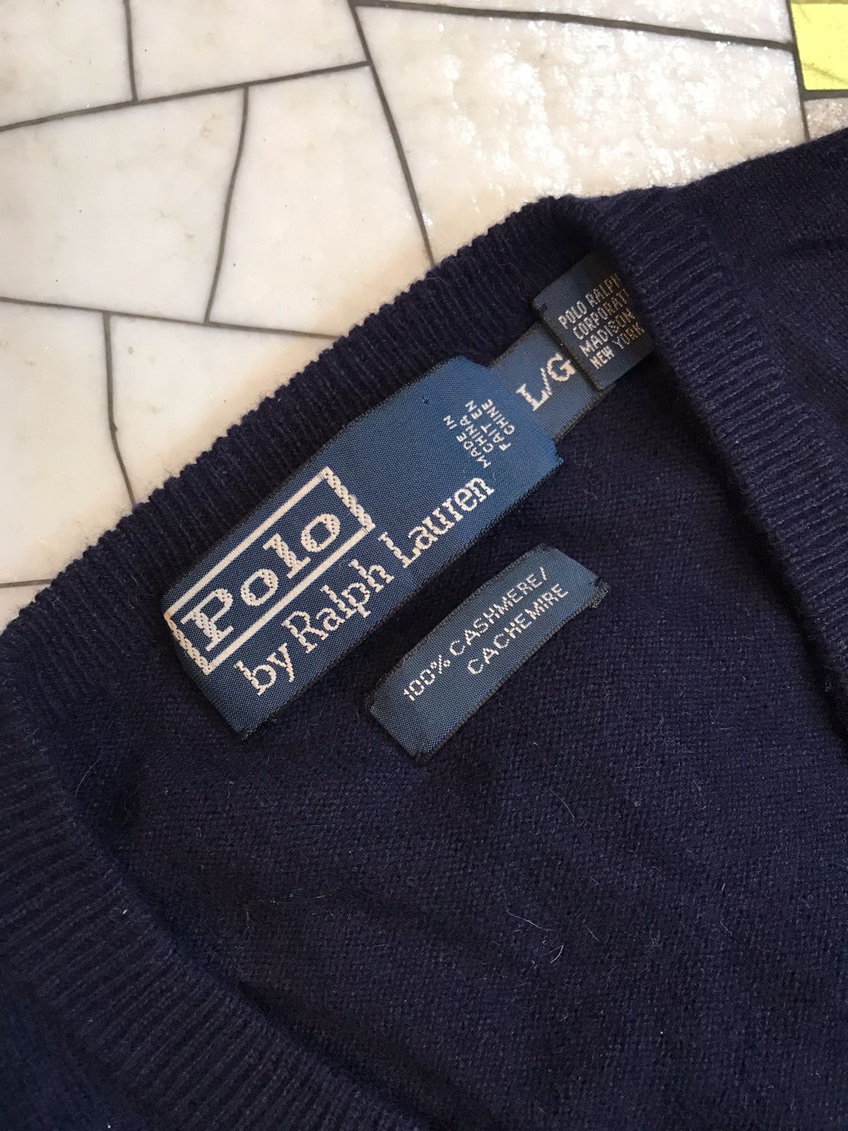 Polo Ralph Lauren PURE CASHMERE POLO RALPH LAUREN NAVY V-NECK Size US L / EU 52-54 / 3 - 1 Thumbnail