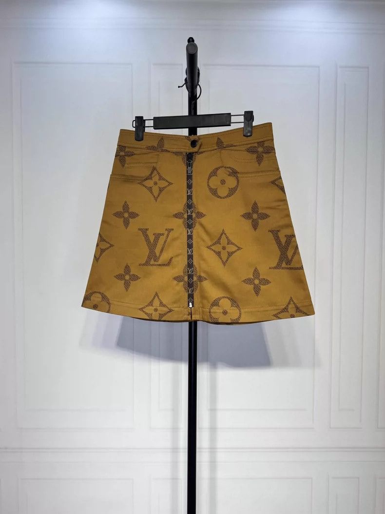 Louis Vuitton Louis Vuitton Old Flower Half Skirt Size 35" - 1 Thumbnail