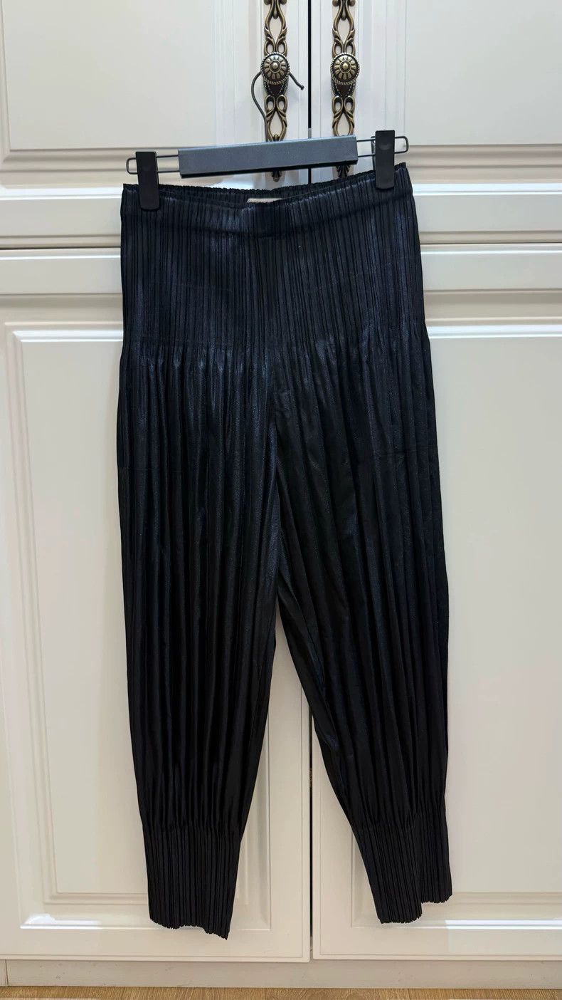 Issey Miyake Issey Miyake size:2 Black pleated puff casual pants Size 31" - 2 Thumbnail