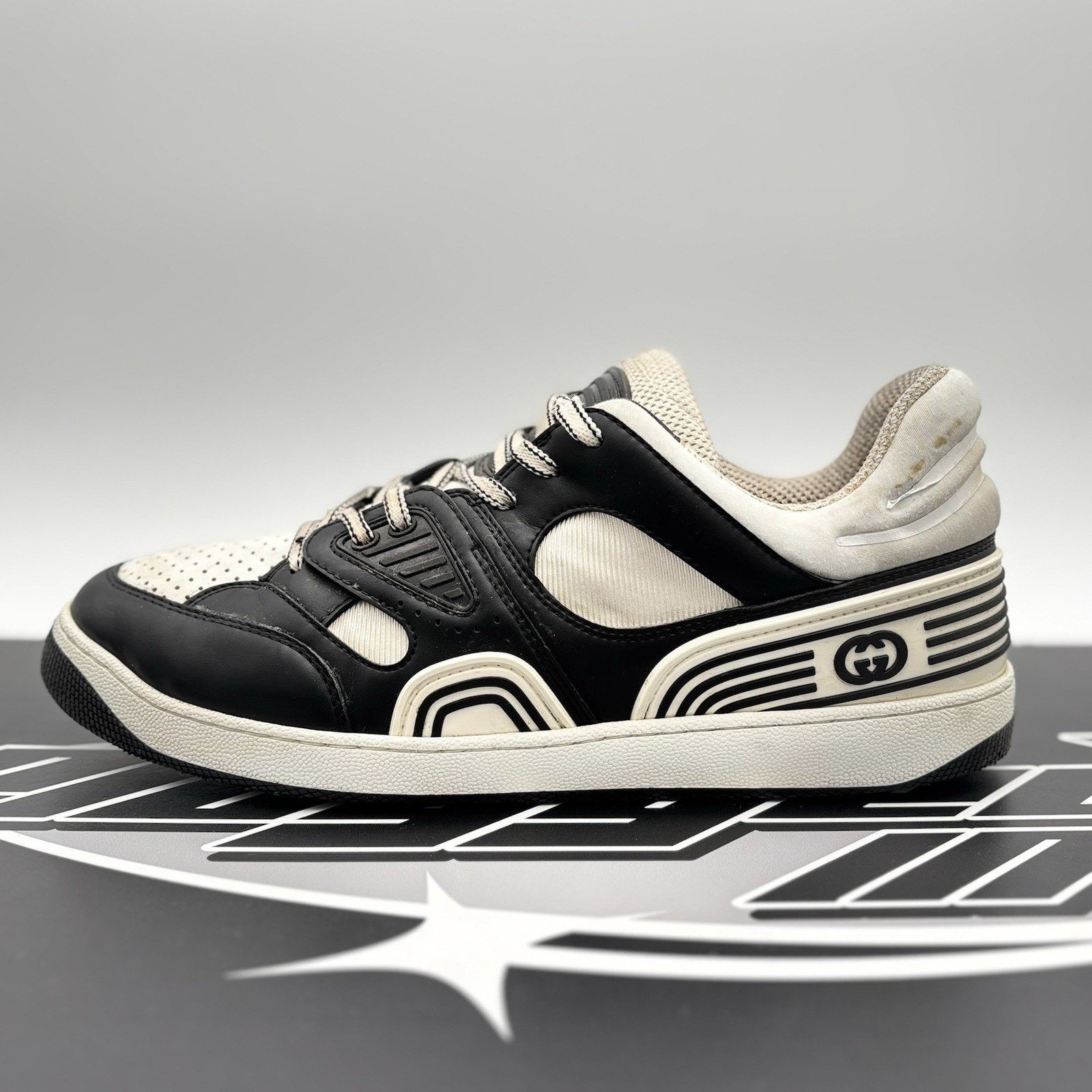 Gucci Size 10 G ( 10.5 US) - Gucci Basket ‘ White, Black ‘ Size US 10.5 / EU 43-44 - 11 Thumbnail