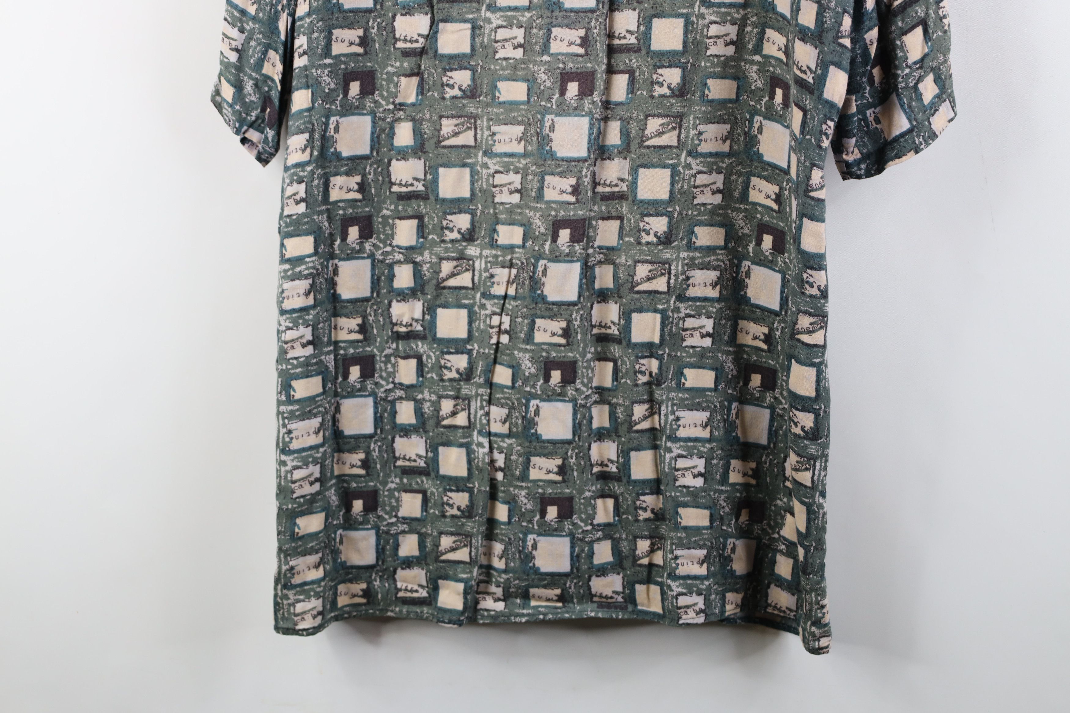 Vintage Vintage 90s Streetwear Rayon Gabardine Collared Button Shirt Size US S / EU 44-46 / 1 - 12 Thumbnail
