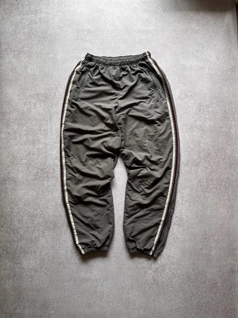 Nike × Vintage Vintage Nike Swoosh Baggy Nylon Trackpants Y2K L Size US 34 / EU 50 - 1 Thumbnail
