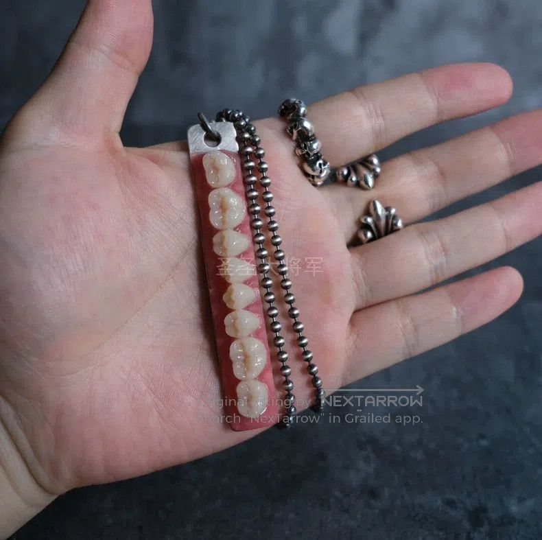 Carol Christian Poell Carol Christian Poell The extinct reappeared tooth necklac Size ONE SIZE - 5 Thumbnail