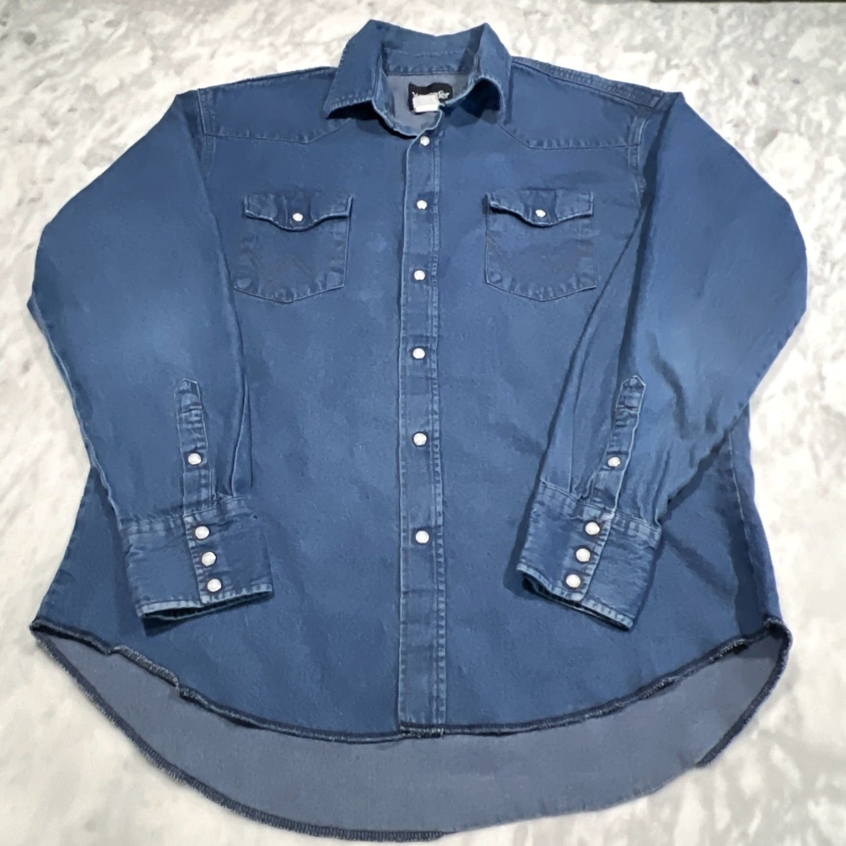 Wrangler VINTAGE Wrangler Pearl Snap Western Shirt Men’s 17-36 Regular Fit Long Tails Denim Blue Cotton Pocket Embroidered Collared Cowboy Shirt Mens Size US XL / EU 56 / 4 - 4 Thumbnail
