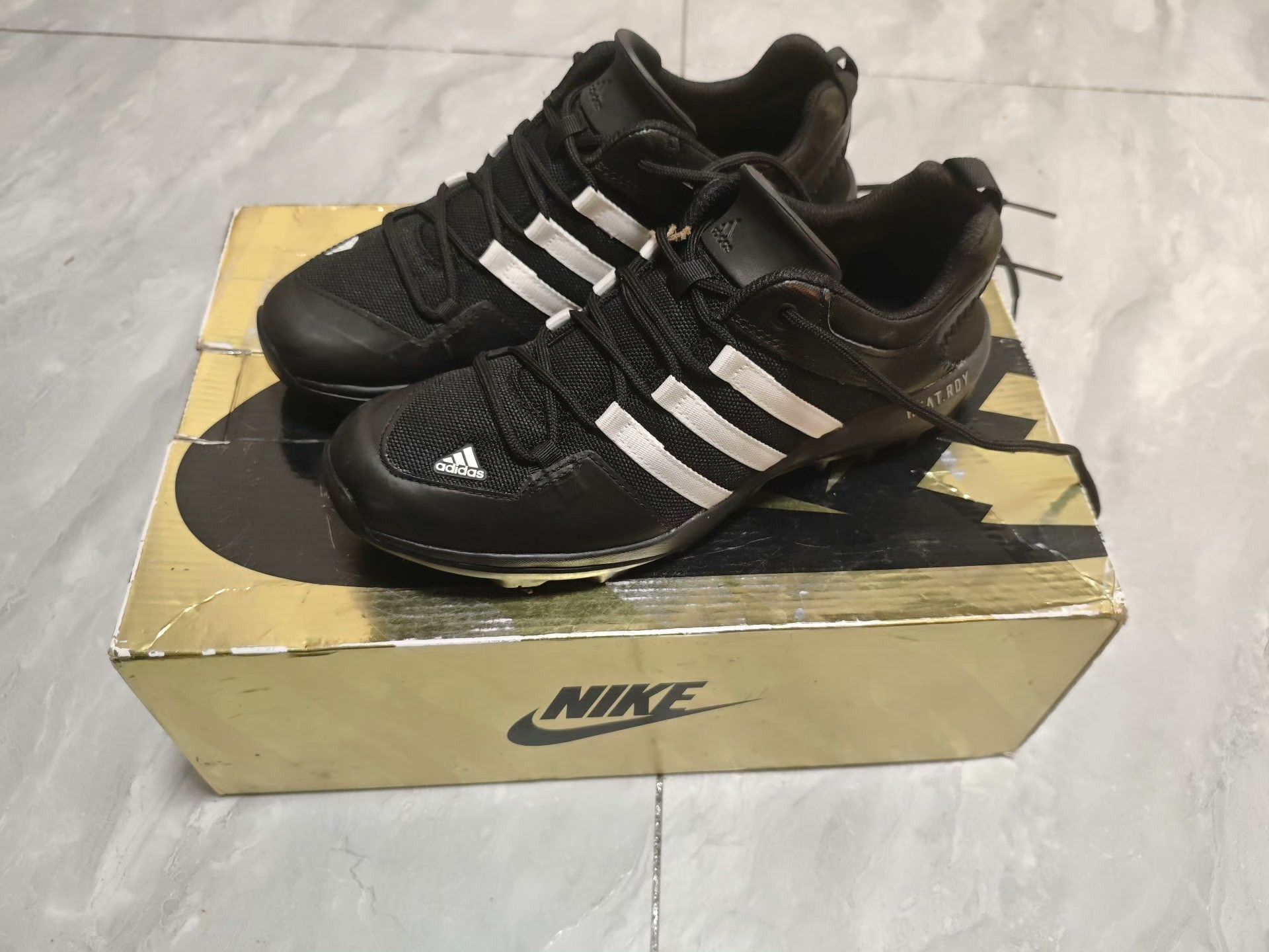 Adidas Adidas Retro Black Lowtop Sneakers 7 Men Size US 7 / EU 40 - 1 Thumbnail