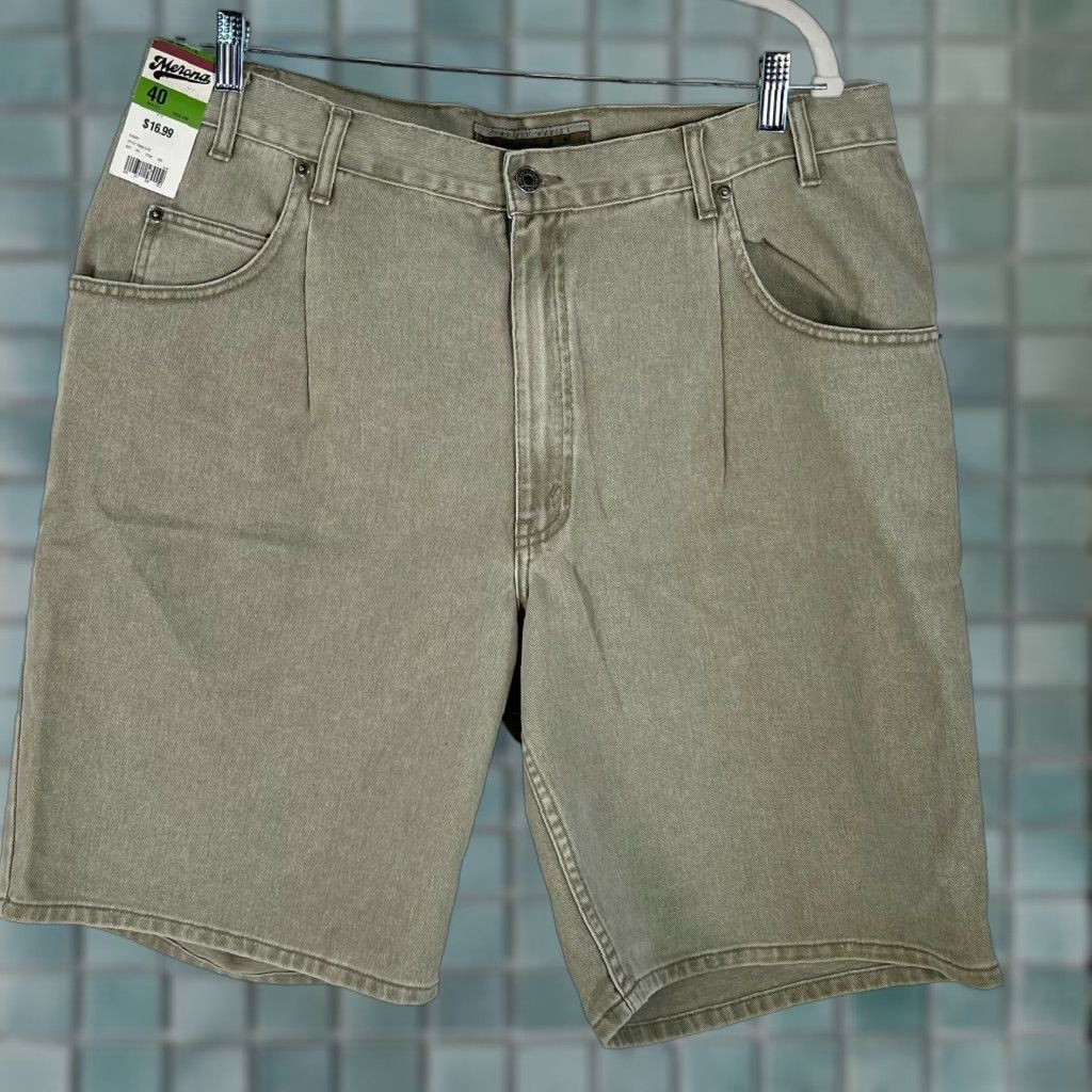 Merona Merona Men Bermuda Shorts Flat Front Cotton 40 Beige Loose Fit Casual - 11Inseam Size 40 Men’s Shorts Size US 40 / EU 56 - 1 Thumbnail