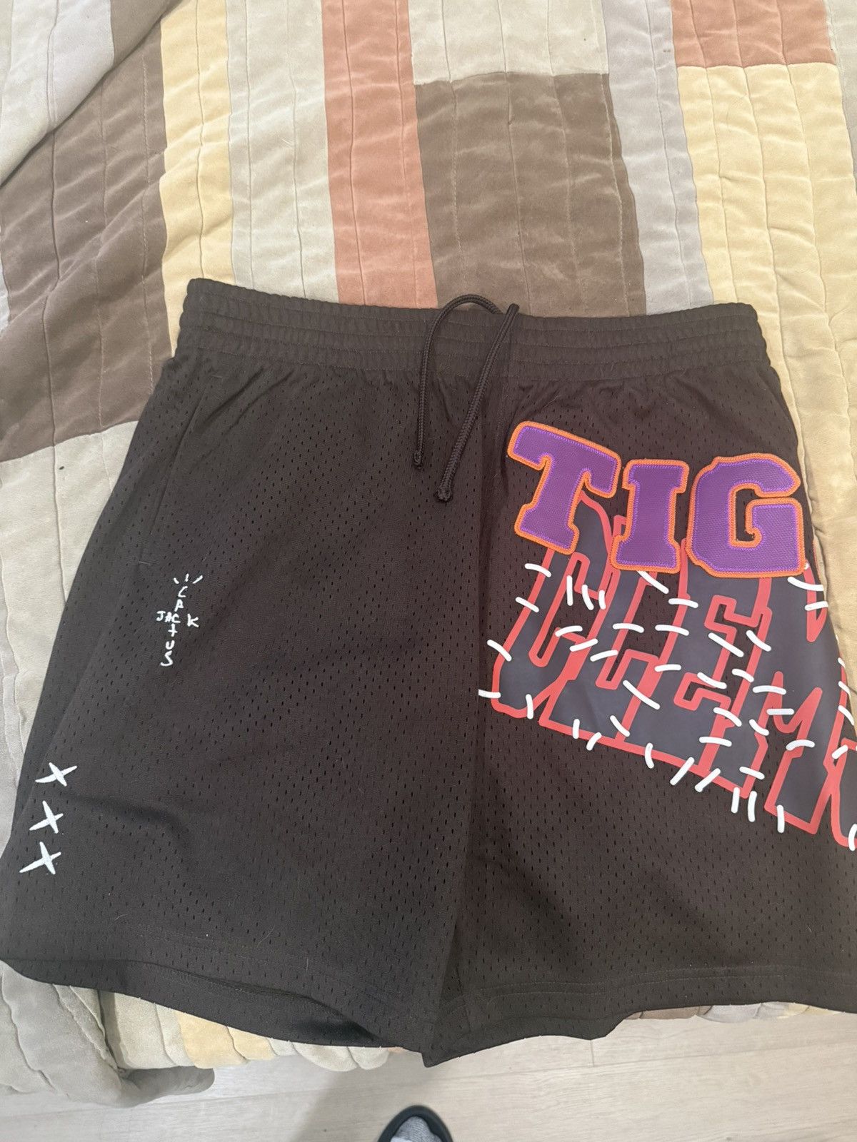 Mitchell & Ness × Travis Scott Cactus Jack Mitchell & Ness Basketball Shorts Brown Size US 32 / EU 48 - 1 Thumbnail