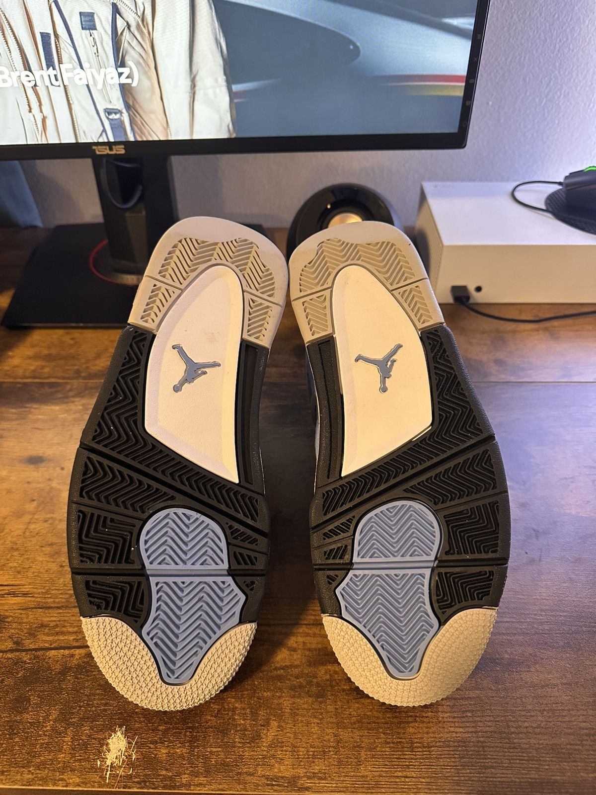 Jordan Brand Air Jordan 4 Retro (GS) Size US 7 / EU 40 - 5 Thumbnail