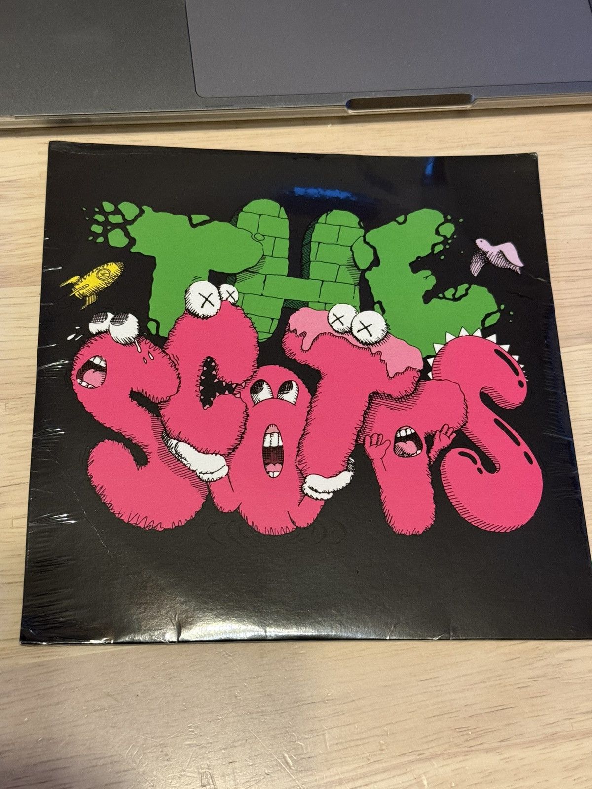 Bape × Kaws Travis Scott The Scott’s KAWS VINYL 7” Size ONE SIZE - 2 Thumbnail