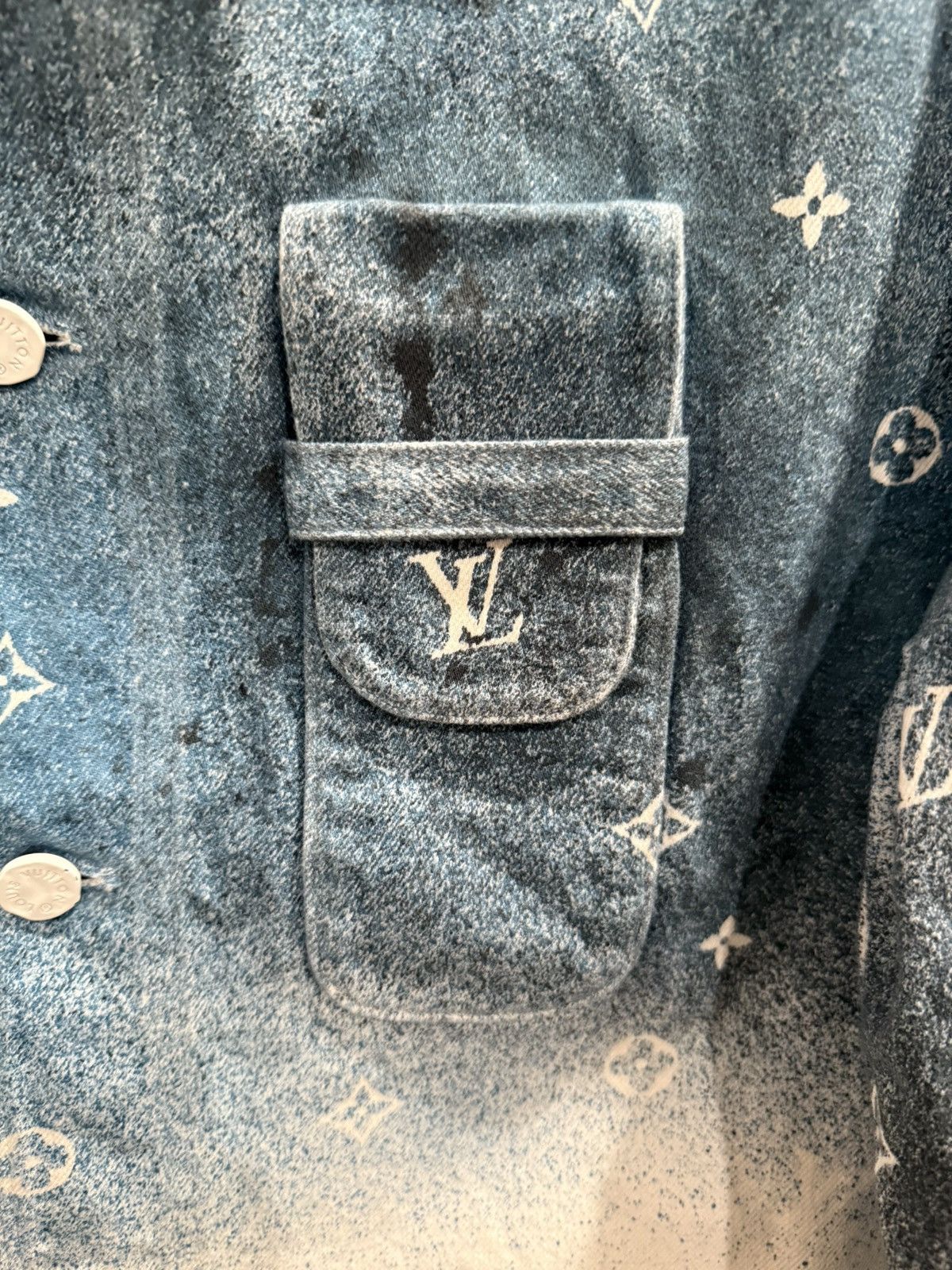 Louis Vuitton Louis Vuitton White Blue Monogram Spray Denim Overshirt Size US M / EU 48-50 / 2 - 2 Thumbnail