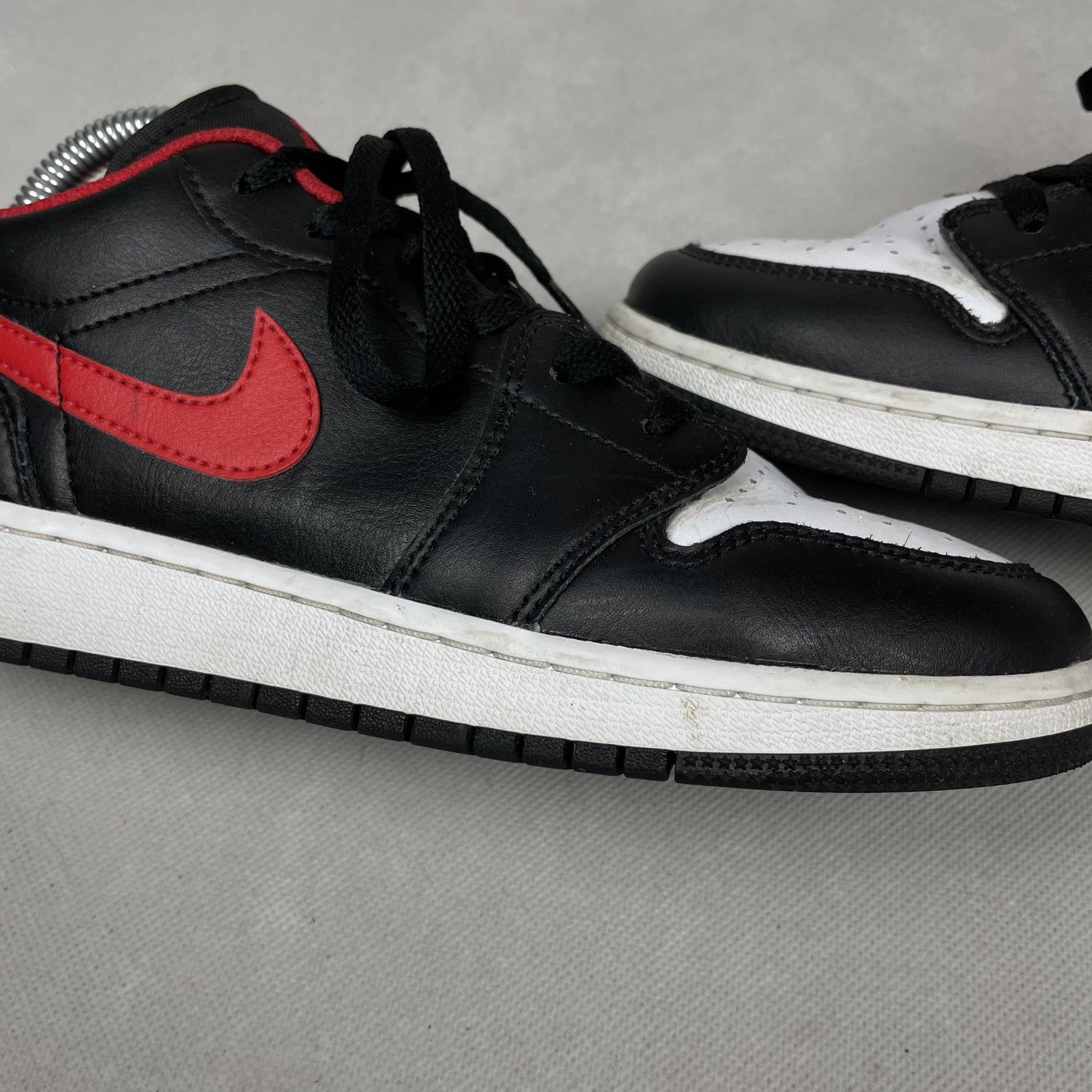Jordan Brand × Nike Nike Air Jordan 1 Low GS 553560-063 Black Red Sneakers 6.5Y Size US 6.5 / EU 39-40 - 6 Thumbnail